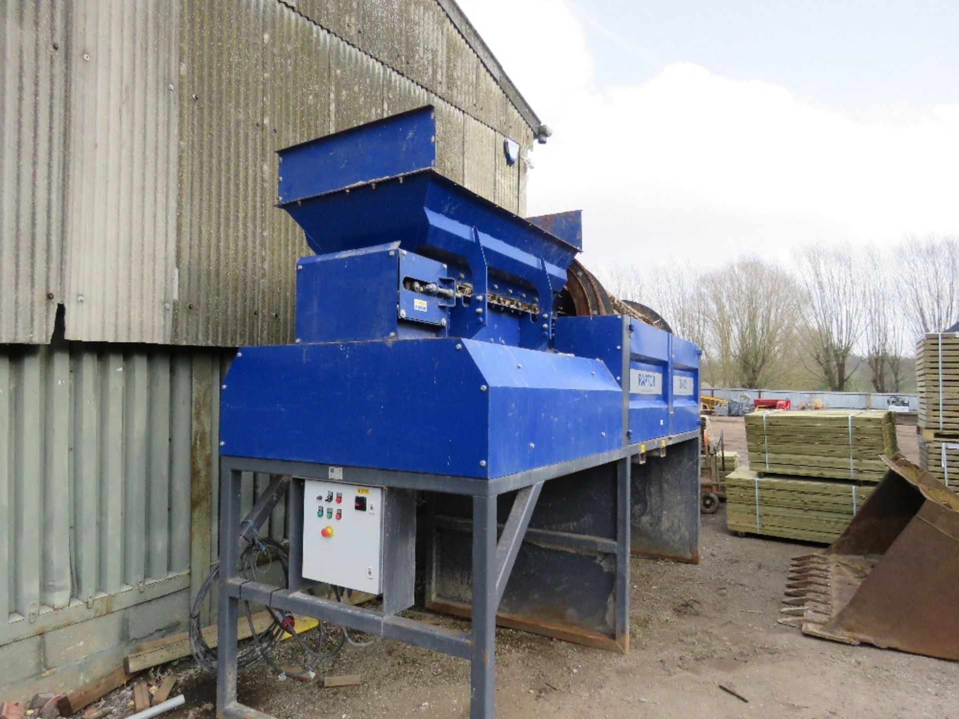 SPITFIRE RAPTOR 30-12 STATIC TROMMEL TYPE RECYCLING ROTARY SCREEN FOR SCREENING OF SOILS AND AGGREGA - Image 2 of 9