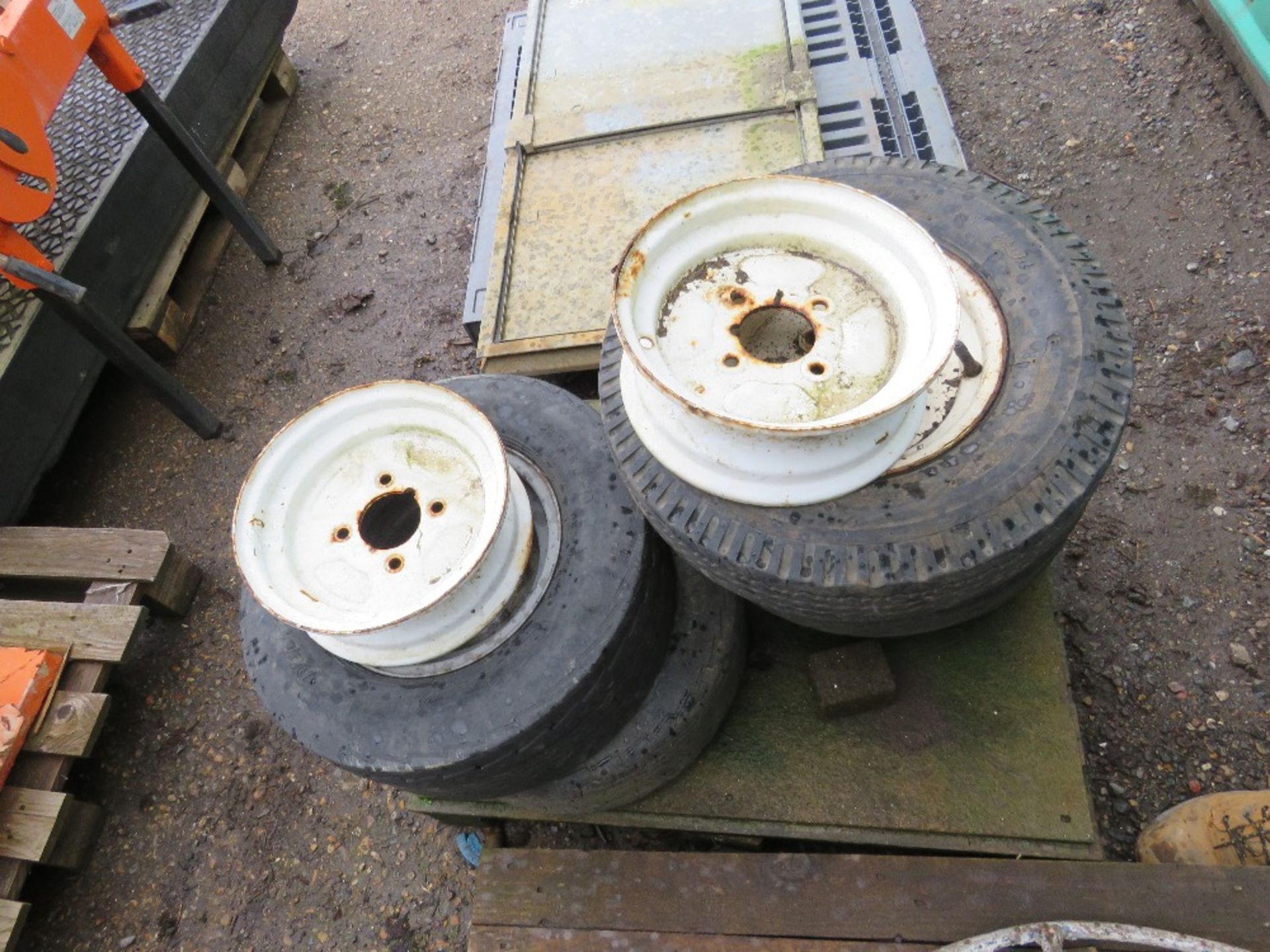 PALLET OF TRAILER WHEELS AND TYRES. - Image 2 of 3