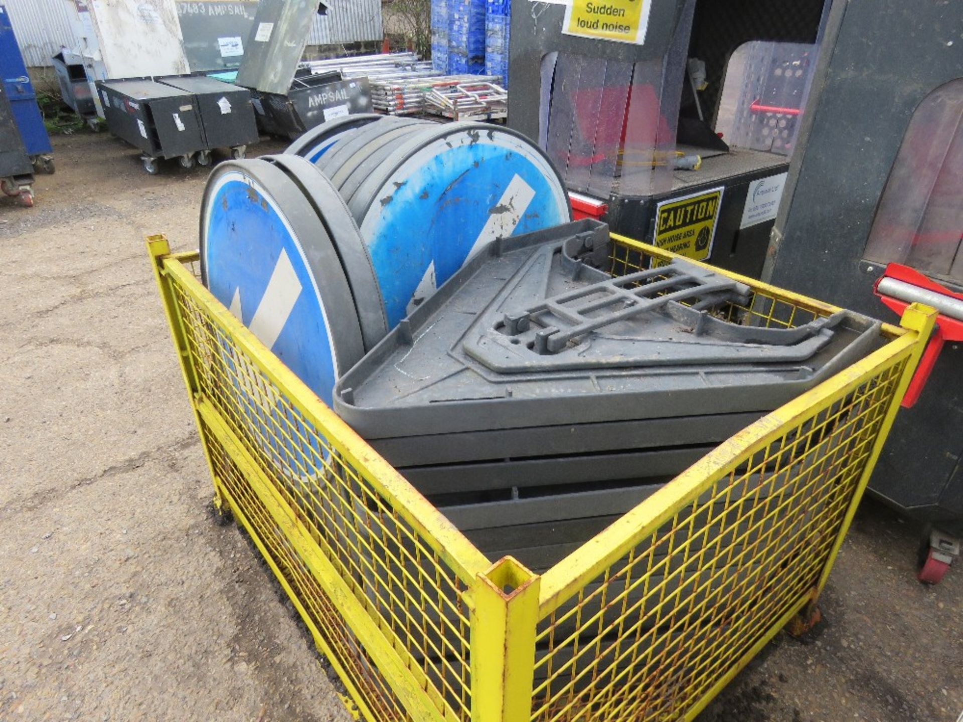 STILLAGE CONTAINING ROAD SIGNS. SOURCED FROM COMPANY LIQUIDATION. - Image 2 of 2