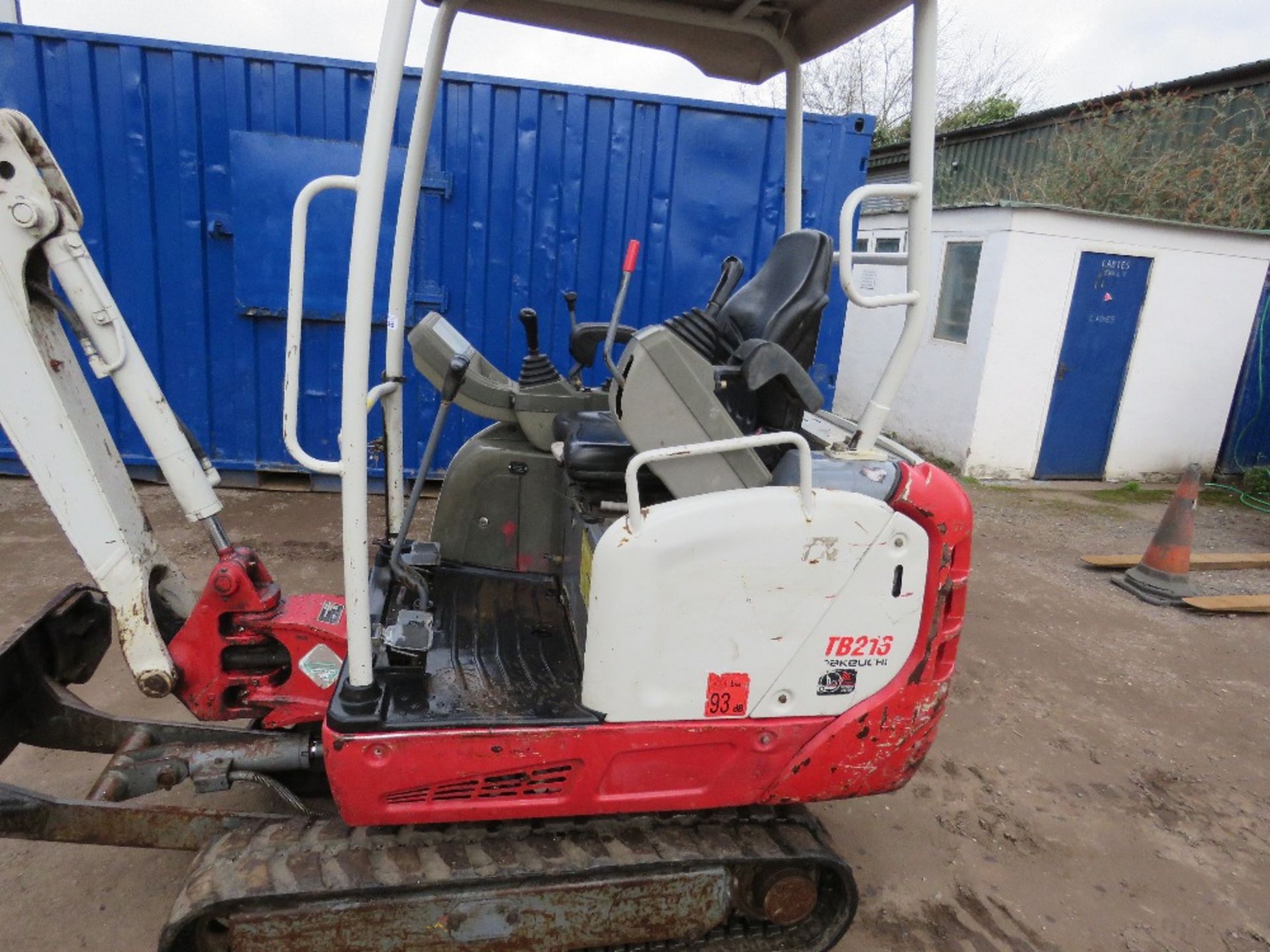 TAKEUCHI TB216 RUBBER TRACKED MINI EXCAVATOR YEAR 2020 BUILD. WITH ONE BUCKET, EXPANDING TRACKS SN - Image 2 of 10