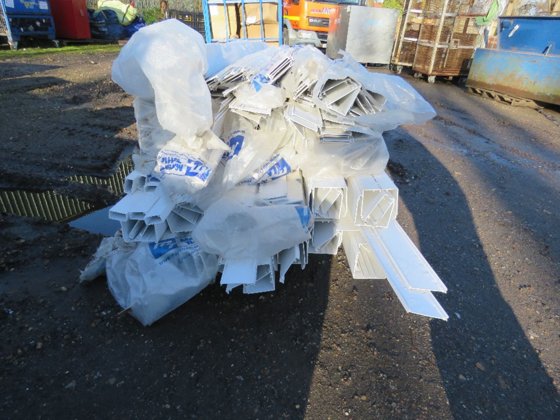 LARGE QUANTITY OF PLASTIC CABLE DUCTING PARTS 9-12FT APPROX... SOURCED FROM COMPANY LIQUIDATION. - Image 3 of 8