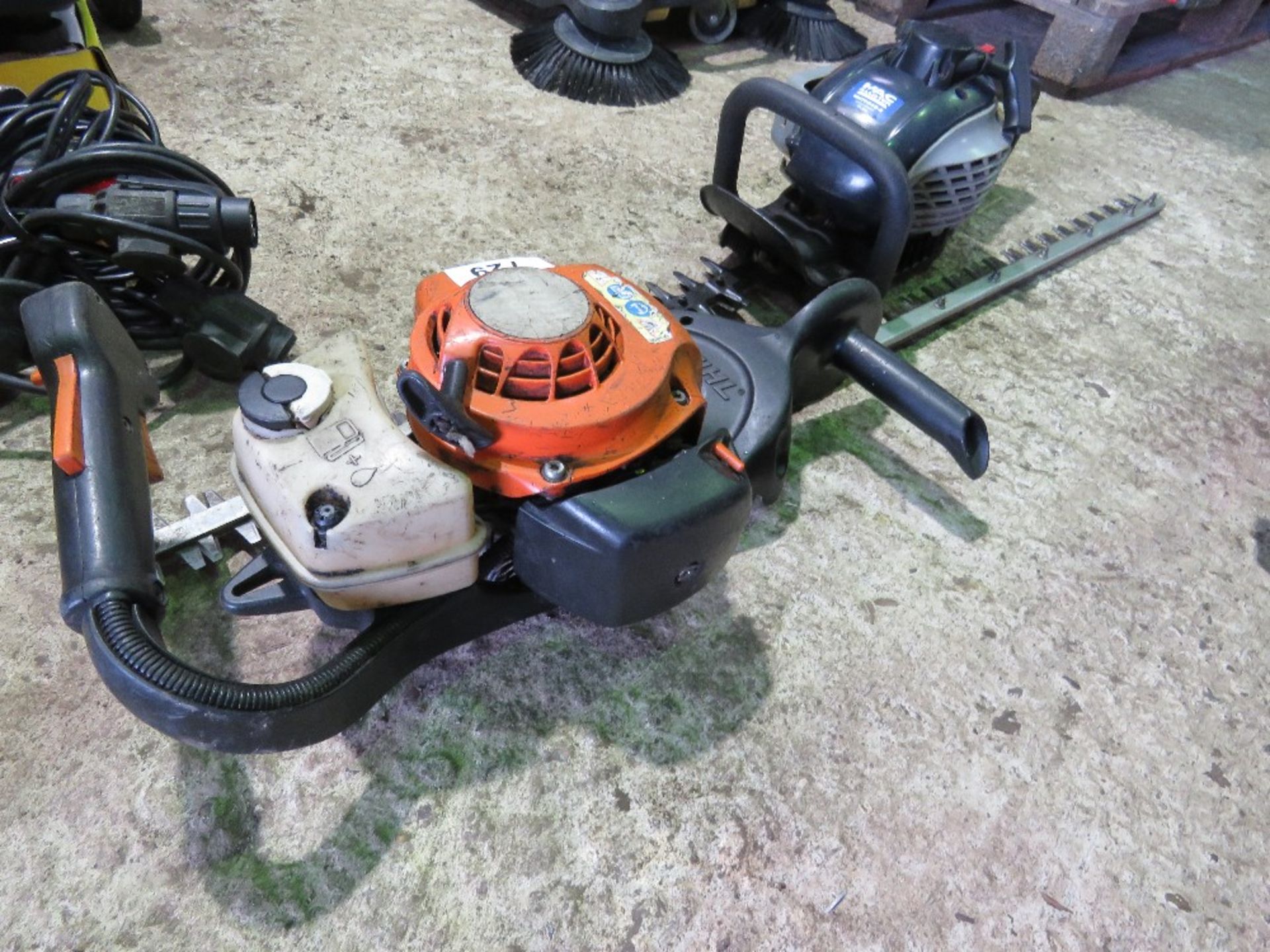 STIHL AND MAC PETROL HEDGE CUTTERS....THIS LOT IS SOLD UNDER THE AUCTIONEERS MARGIN SCHEME, THEREFOR - Image 5 of 5