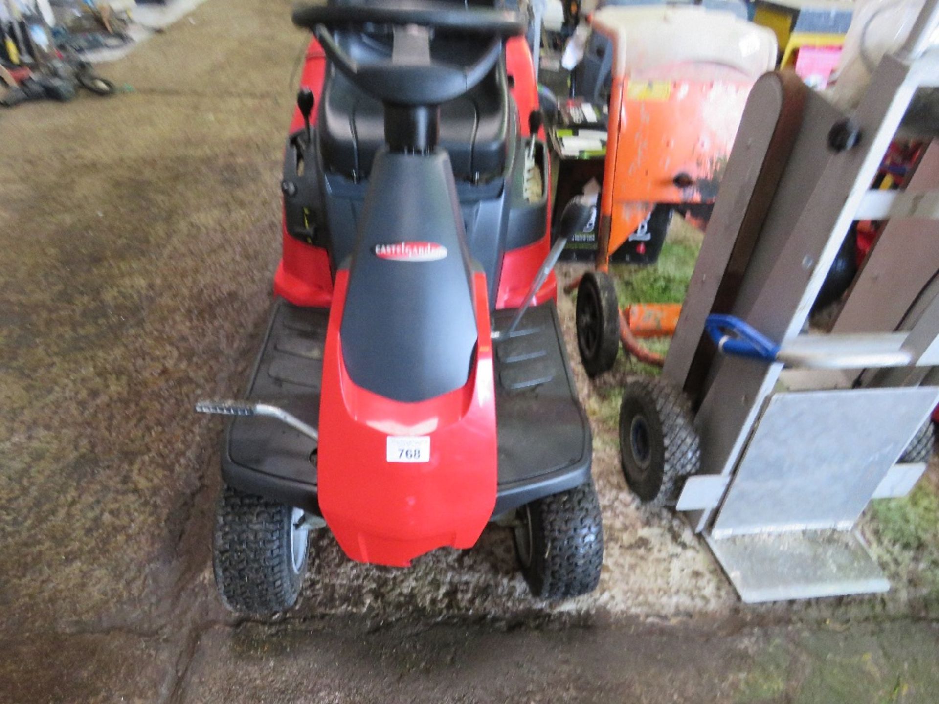 CASTLEGARDEN RIDE ON MOWER WITH COLLECTOR. WHEN TESTEDW AS SEEN TO RUN, DRIVE AND MOWERS TURNED..... - Image 3 of 7