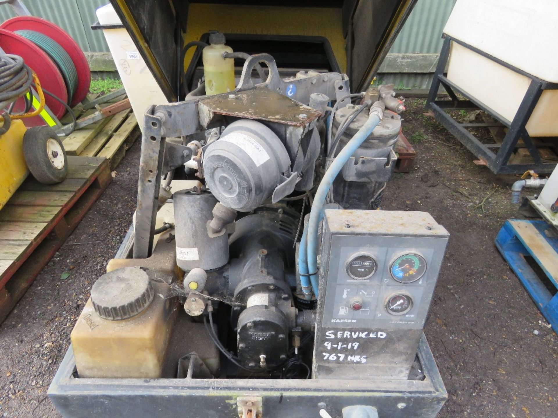 KAESER M20 SKID MOUNTED ROAD COMPRESSOR WITH KUBOTA DIESEL ENGINE YEAR 2010 769 REC HOURS. - Image 9 of 9