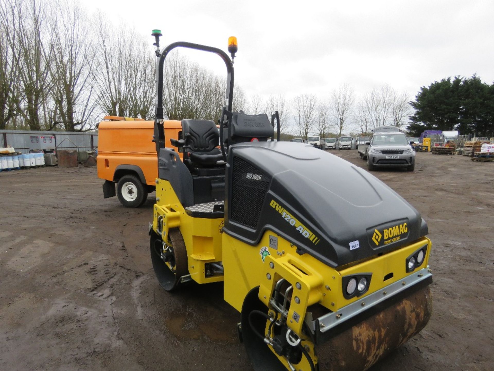 BOMAG 120AD-5 DOUBLE DRUM ROLLER YEAR 2023 BUILD, UNUSED, 1.6 HOURS. SN:961880781857. WHEN TESTED WA - Image 4 of 16