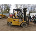 CATERPILLAR GP35A 3.5 TONNE GAS POWERED FORKLIFT TRUCK, SN:8AN10102 YEAR 1998 BUILD. 2.2M CLOSED MAS