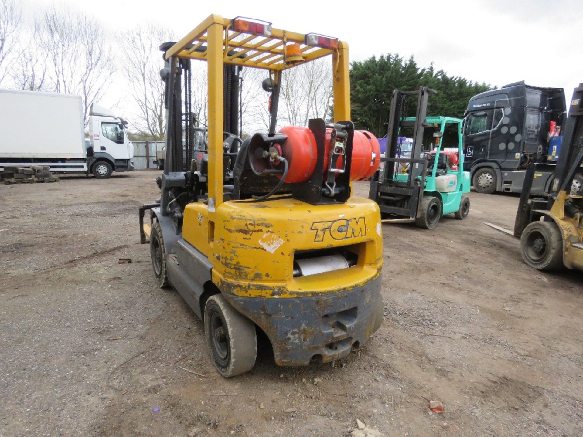 TCM FG20NST 2TONNE GAS POWERED FORKLIFT TRUCK, 8551REC HRS. 2.2M CLOSED MAST HEIGHT APPROX. WHEN TES - Image 4 of 12