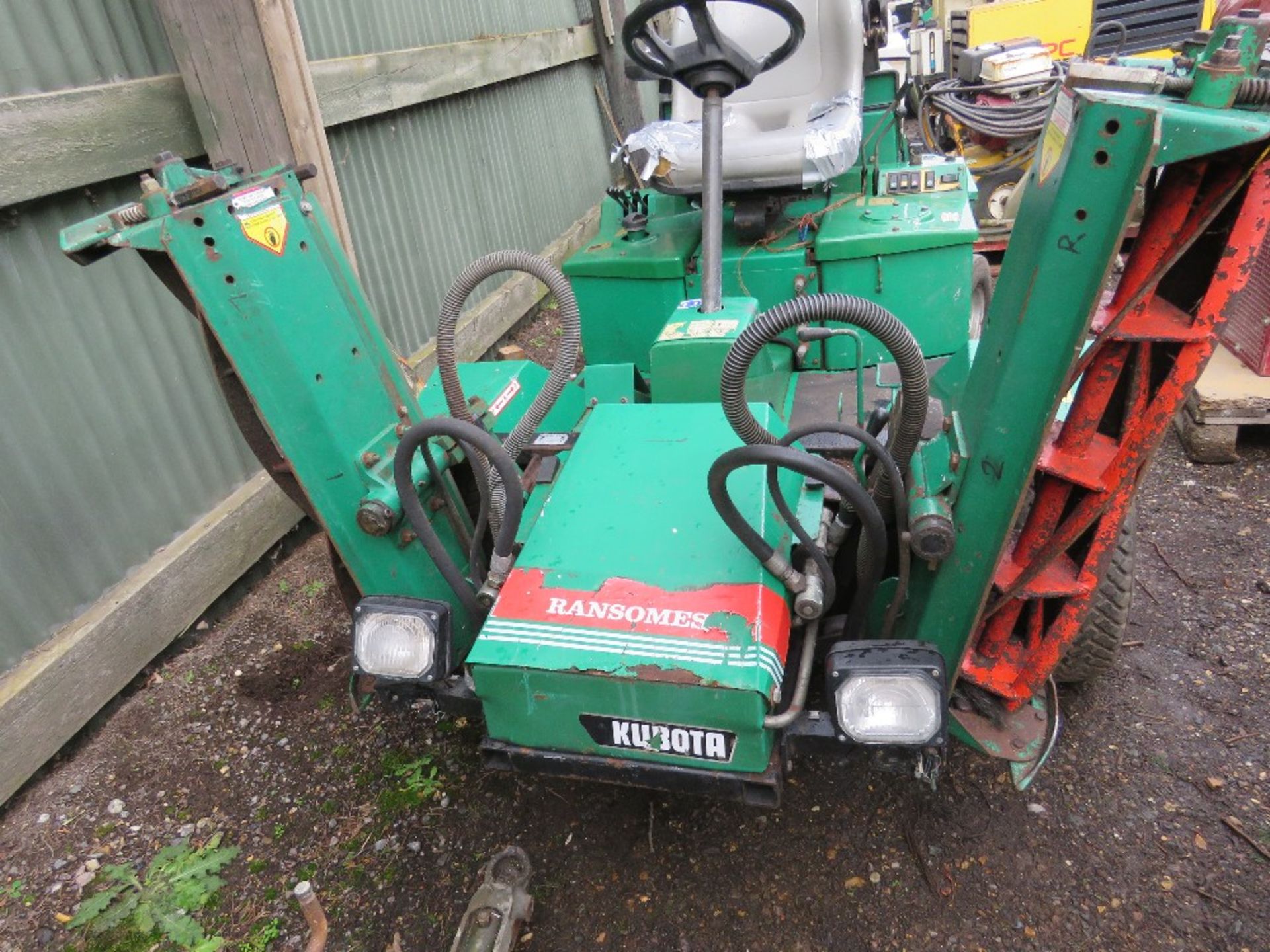 RANSOMES 213 TRIPLE RIDE ON CYLINDER MOWER WITH KUBOTA ENGINE. WHEN TESTED WAS SEEN TO RUN, DRIVE, M - Image 2 of 10