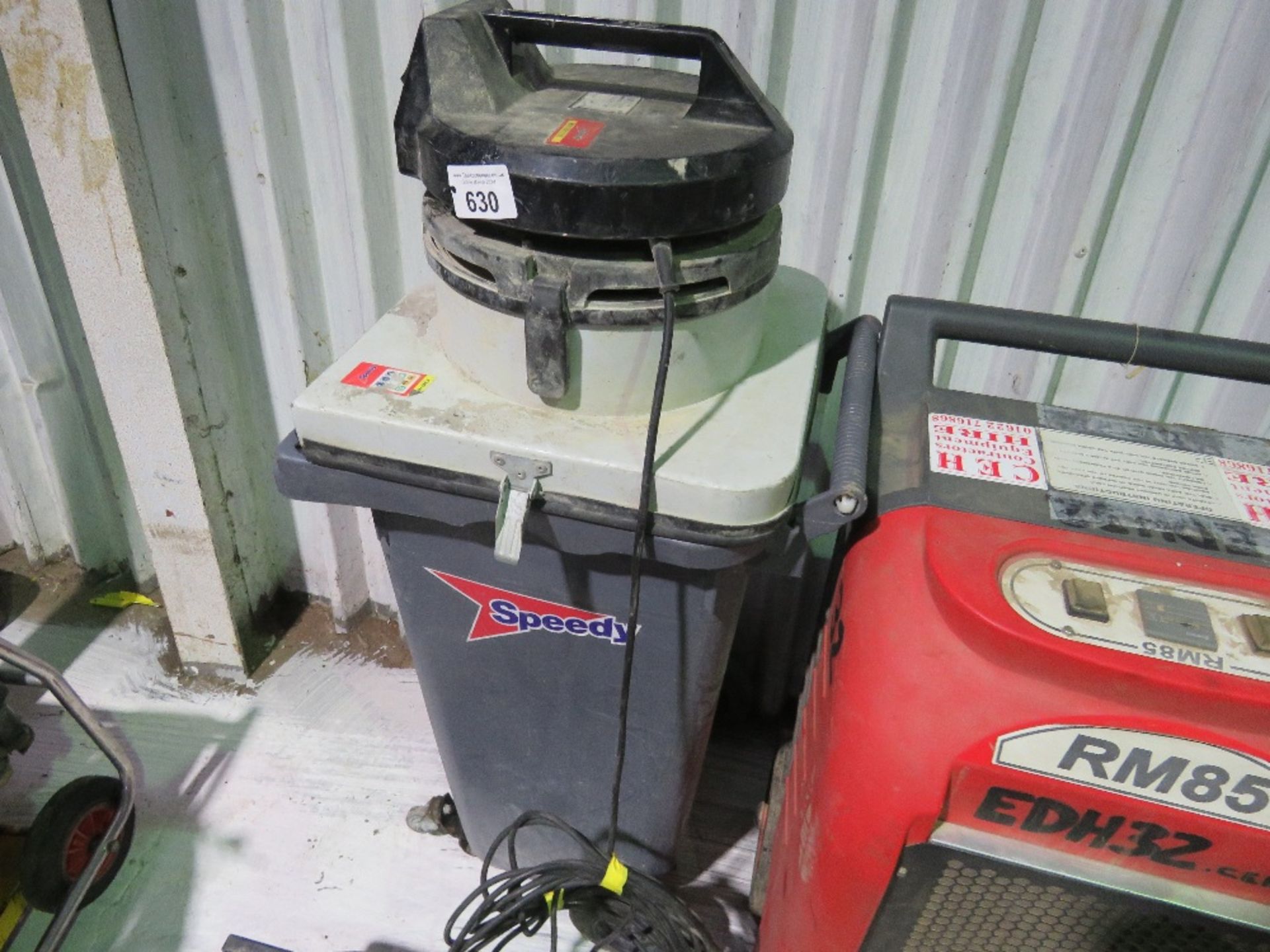 WHEELIE BIN DUST VACUUM. - Image 2 of 4