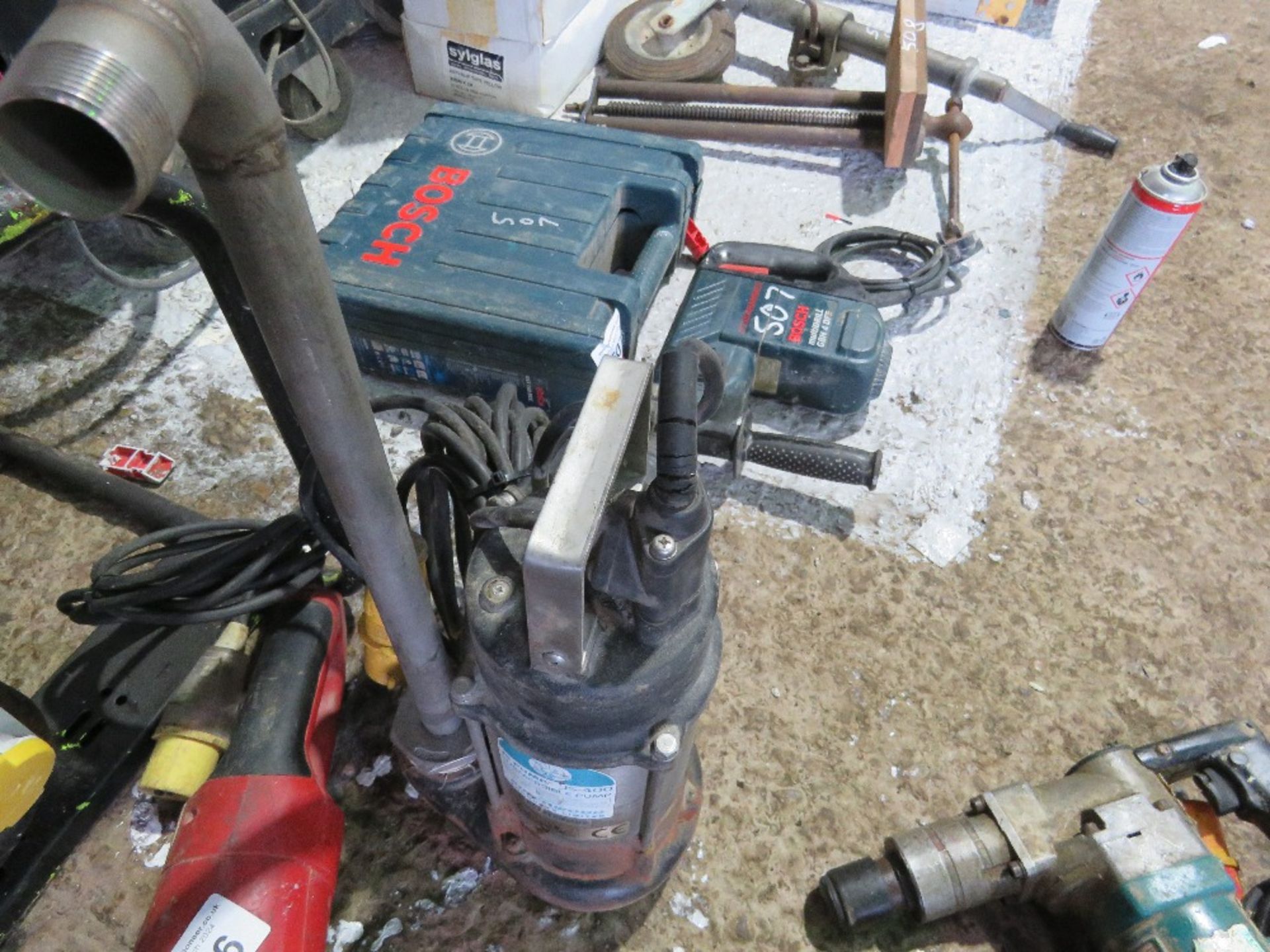 4 X 110VOLT POWERED ITEMS: SUB PUMP, 2 NO DRILLS, GRINDER. THIS LOT IS SOLD UNDER THE AUCTIONEERS - Image 4 of 8