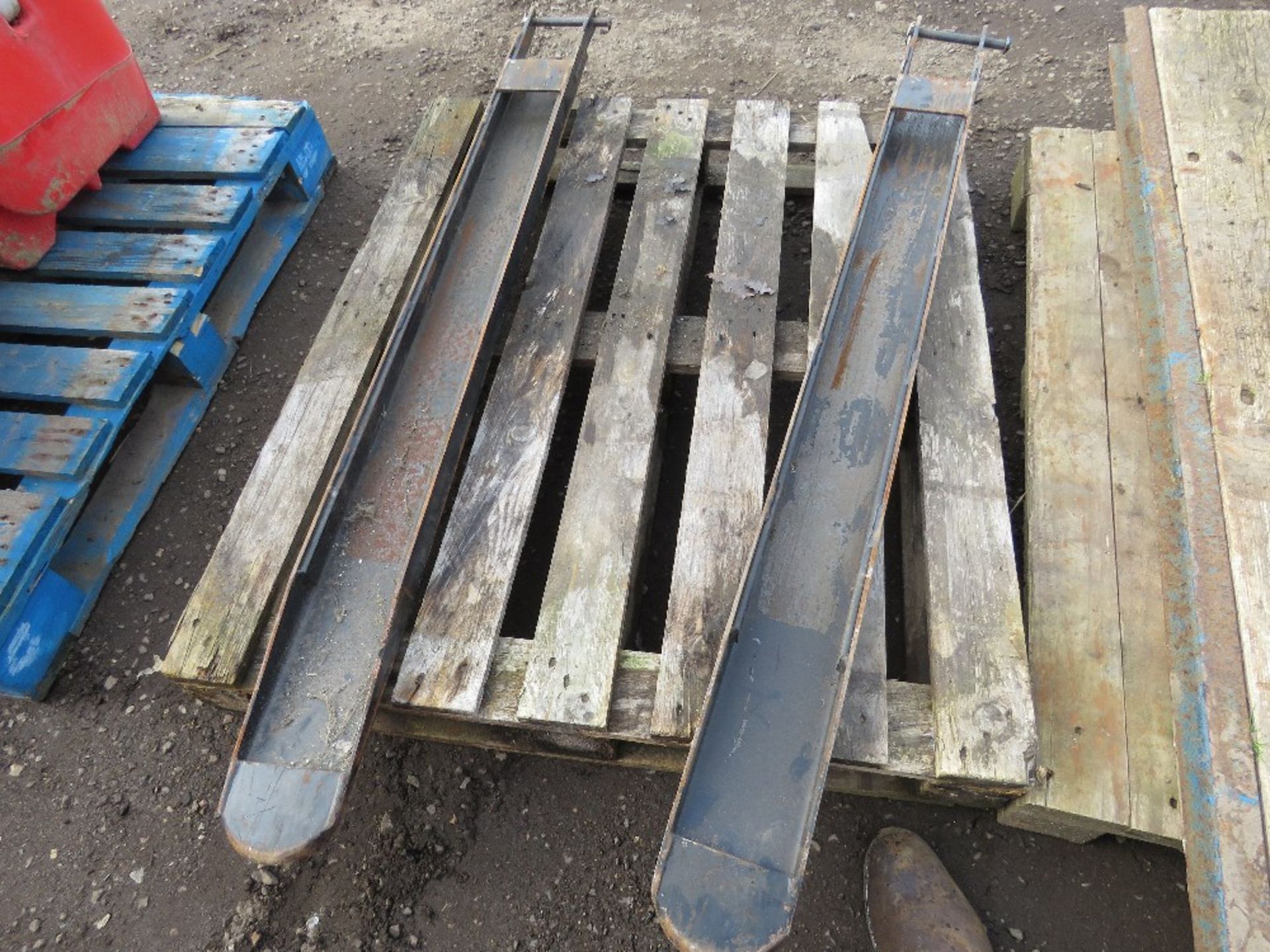 PAIR OF FORKLIFT EXTENSION TINES 5FT LENGTH APPROX. - Bild 3 aus 4