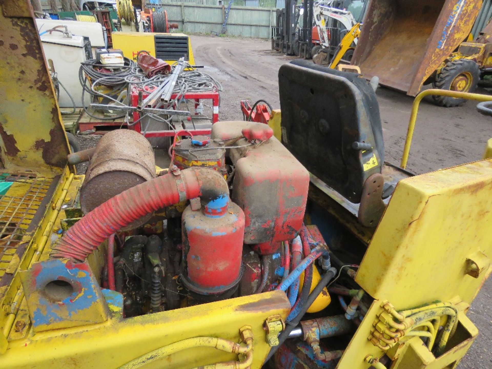 BOMAG 75ADL DOUBLE DRUM RIDE ON ROLLER SN:480118085. SOURCED FROM FARM CLOSURE / LIQUIDATION. - Image 5 of 6