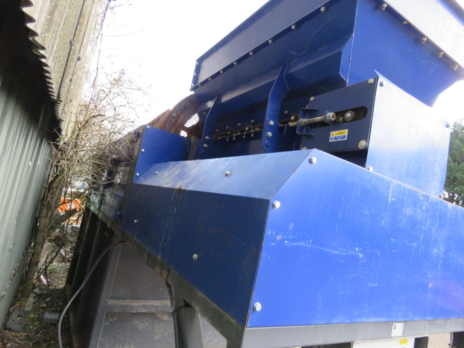 SPITFIRE RAPTOR 30-12 STATIC TROMMEL TYPE RECYCLING ROTARY SCREEN FOR SCREENING OF SOILS AND AGGREGA - Image 7 of 9