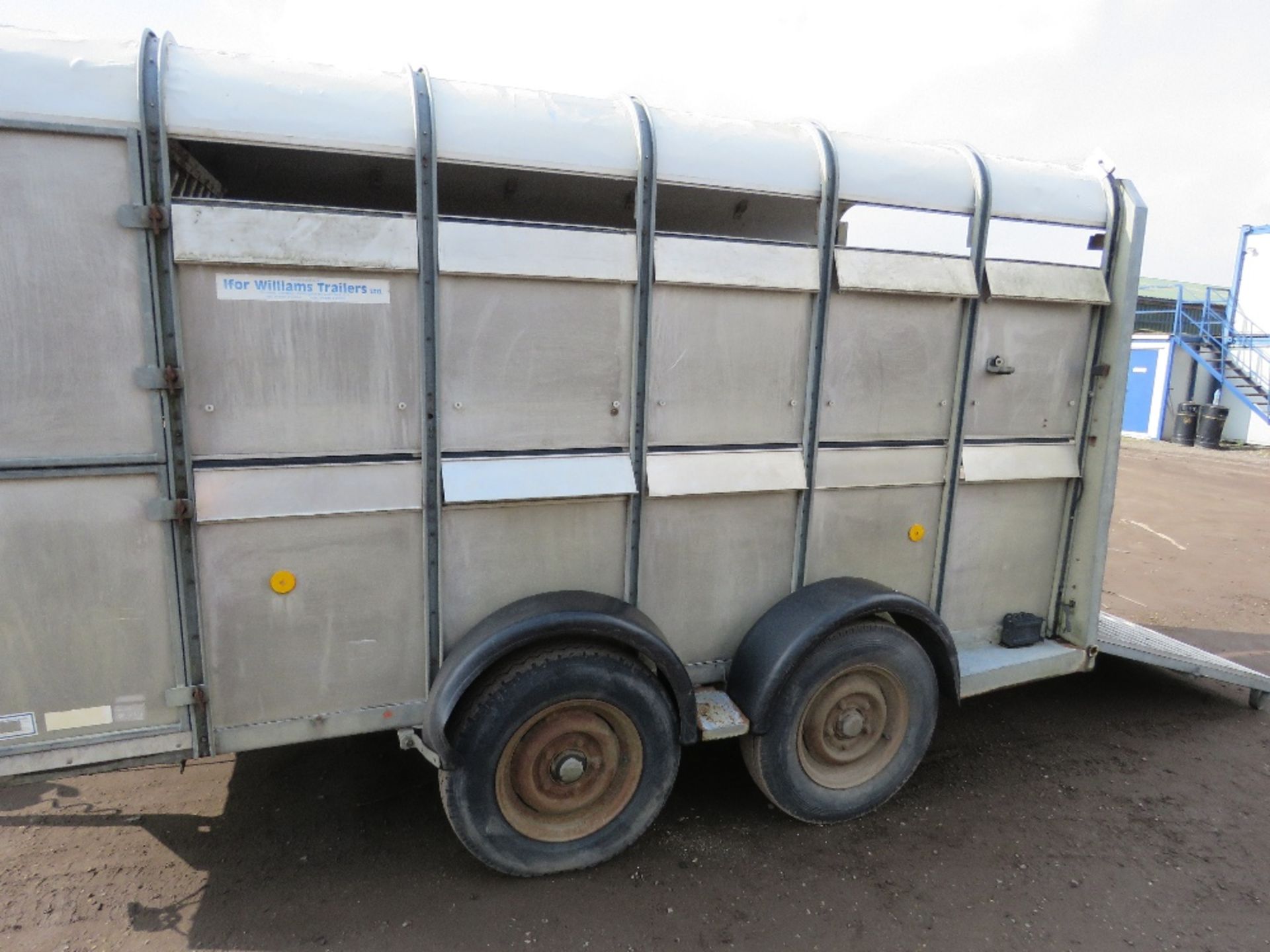 IFOR WILLIAMS TA510G-12 LIVESTOCK TRAILER WITH PARTITIONS AS SHOWN SN:SCK600000Y0288656. SOURCED FRO - Image 6 of 12