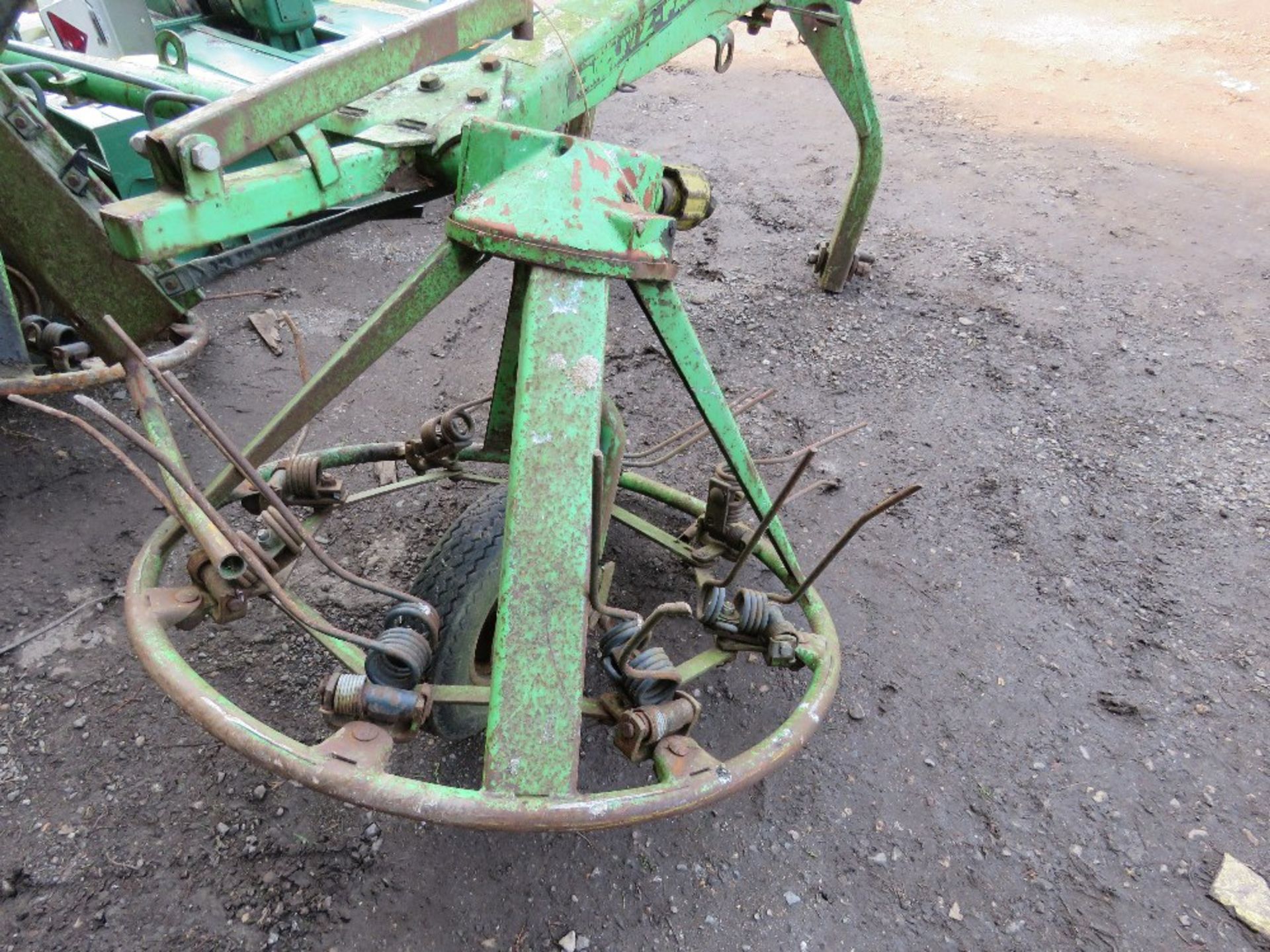 DEUTZ FAHR TRACTOR MOUNTED HAY TUNER. - Image 3 of 7