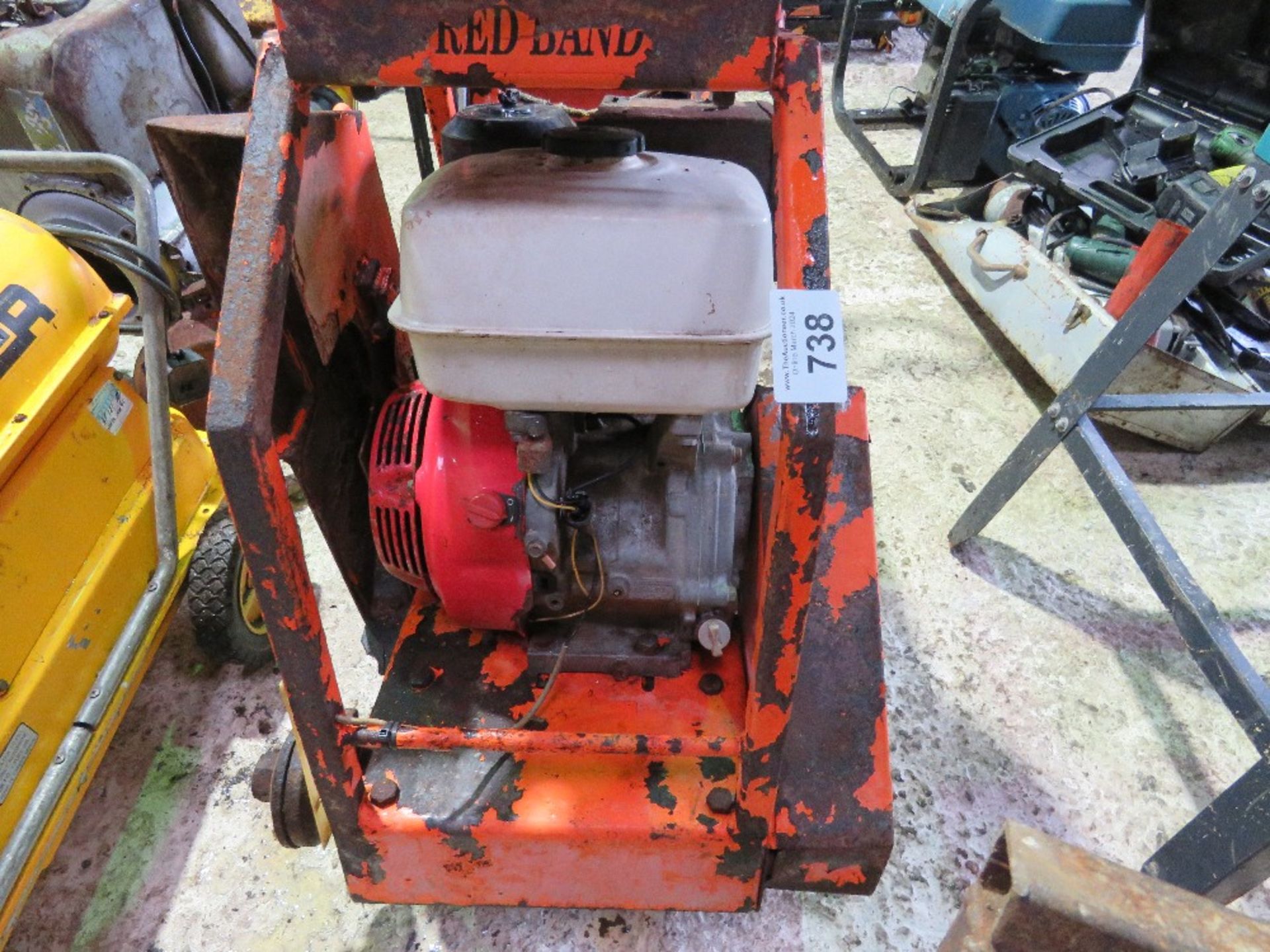 REDBAND FLOOR SAW WITH BLADE AND WATER TANK....SOURCED FROM DEPOT CLOSURE. - Image 3 of 6