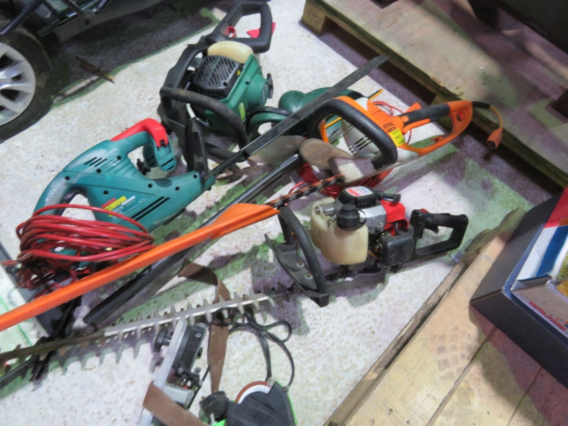 2 X PETROL HEDGE CUTTERS PLUS 2 X ELECTRIC HEDGE CUTTERS AND A CHAINSAW SHARPENER. - Image 14 of 14