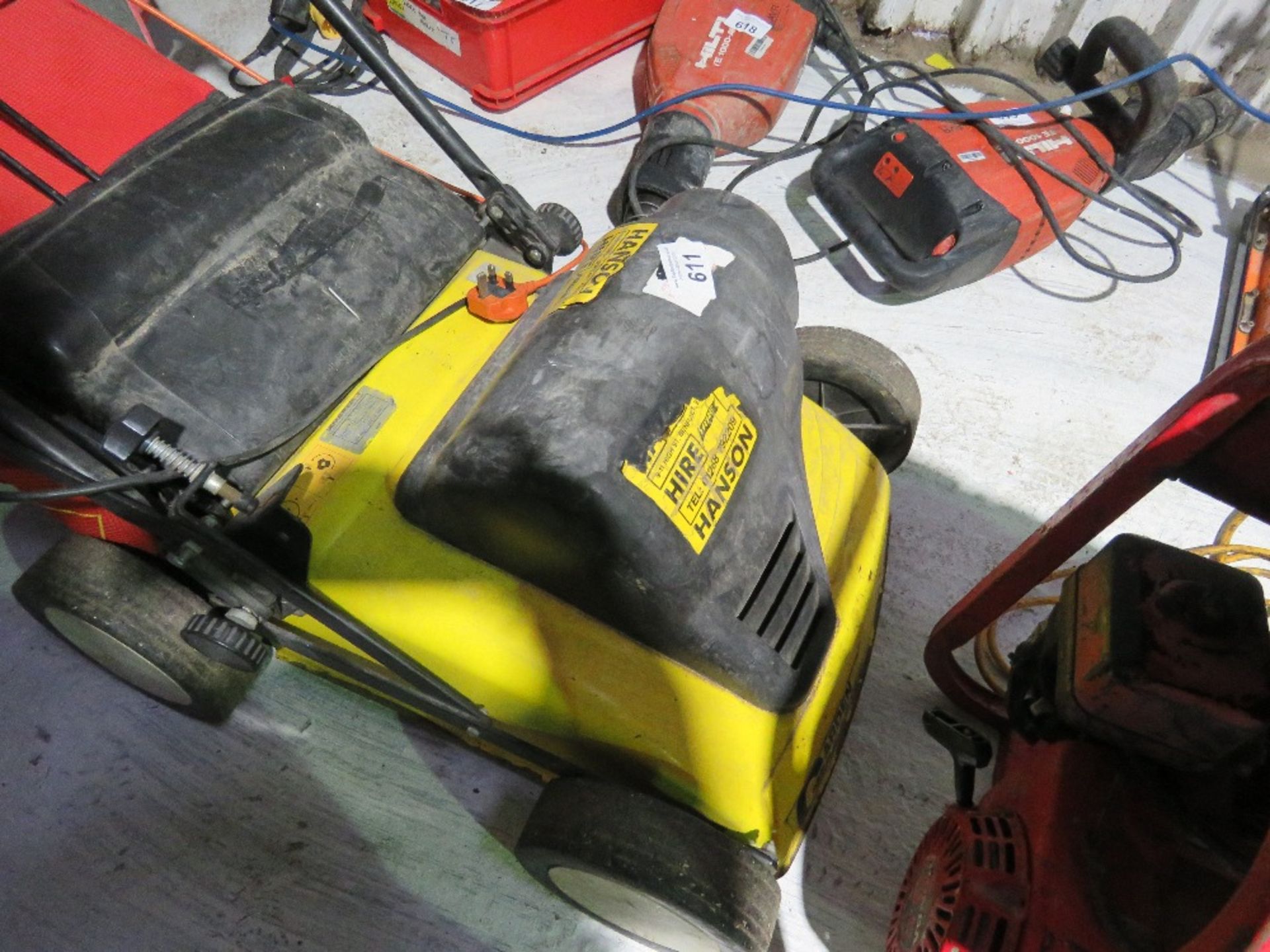 WOLF 240VOLT LAWN SLITTER WITH COLLECTOR. - Image 3 of 4