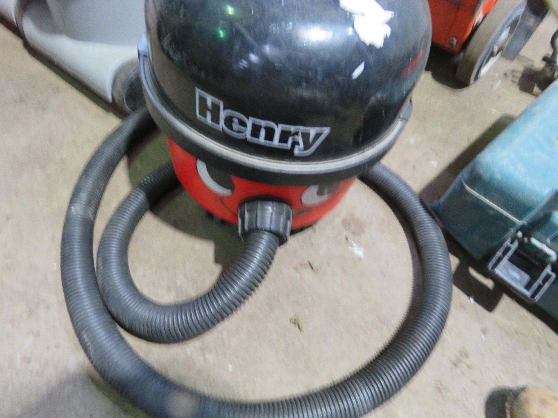 HENRY VACUUM, 240VOLT POWERED. SOURCED FROM COMPANY LIQUIDATION. THIS LOT IS SOLD UNDER THE AUCT - Image 2 of 2