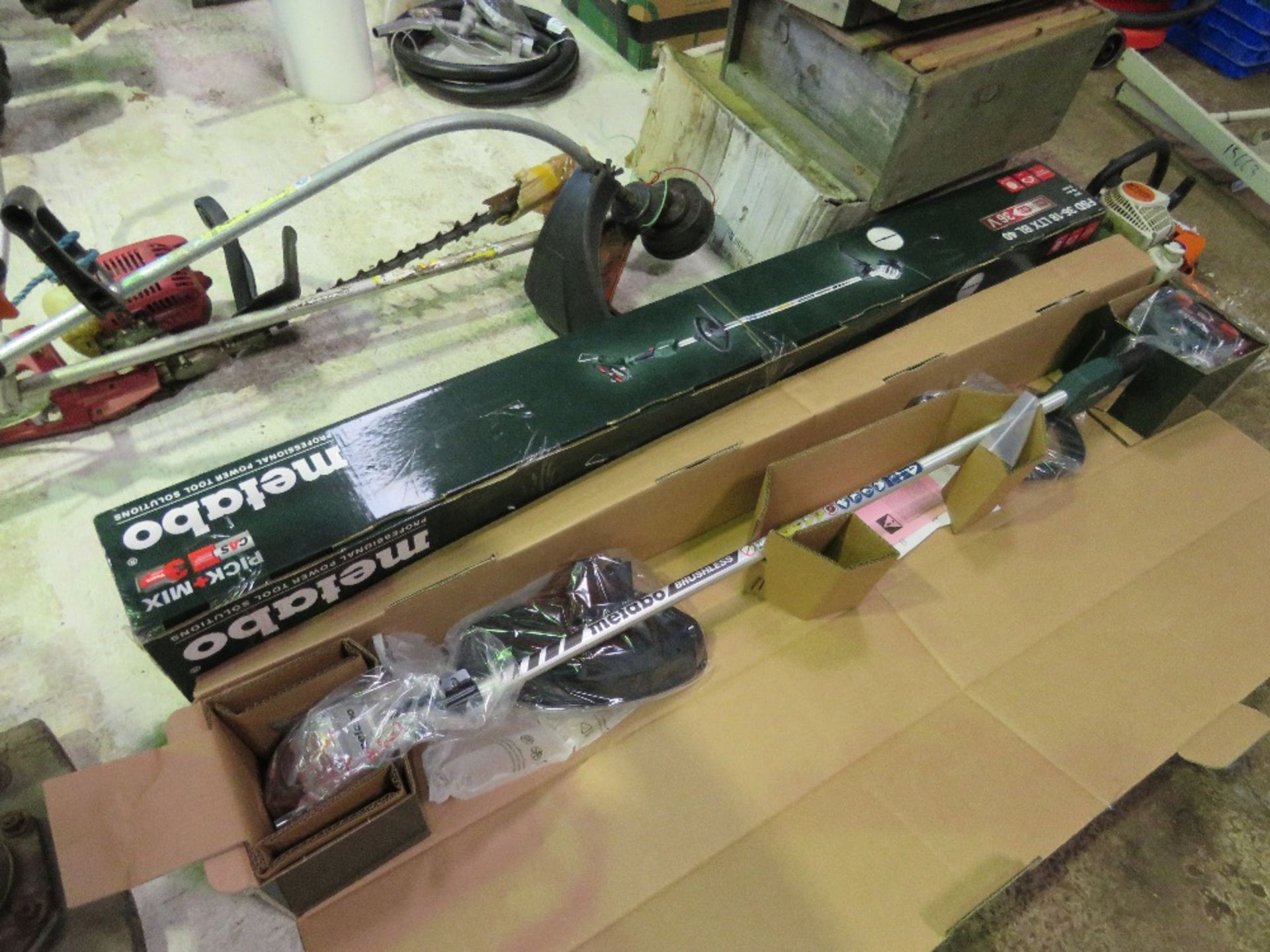 2 X METABO STRAIGHT SHAFT HD 36VOLT BATTERY BRUSH CUTTERS/STRIMMERS, NO BATTERIES, UNUSED. THIS L - Image 6 of 7