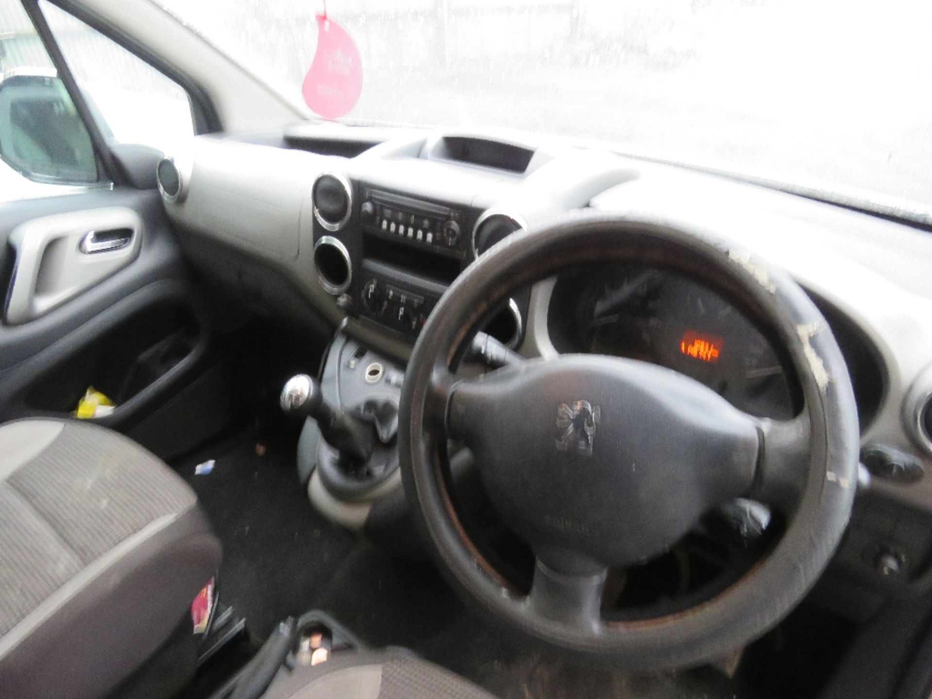 PEUGEOT PARTNER CAR REG:AXZ 3843. WITH V5 FIRST REGISTERED 23/10/2010. MOT EXPIRED. MANUAL GEARBOX. - Image 6 of 8
