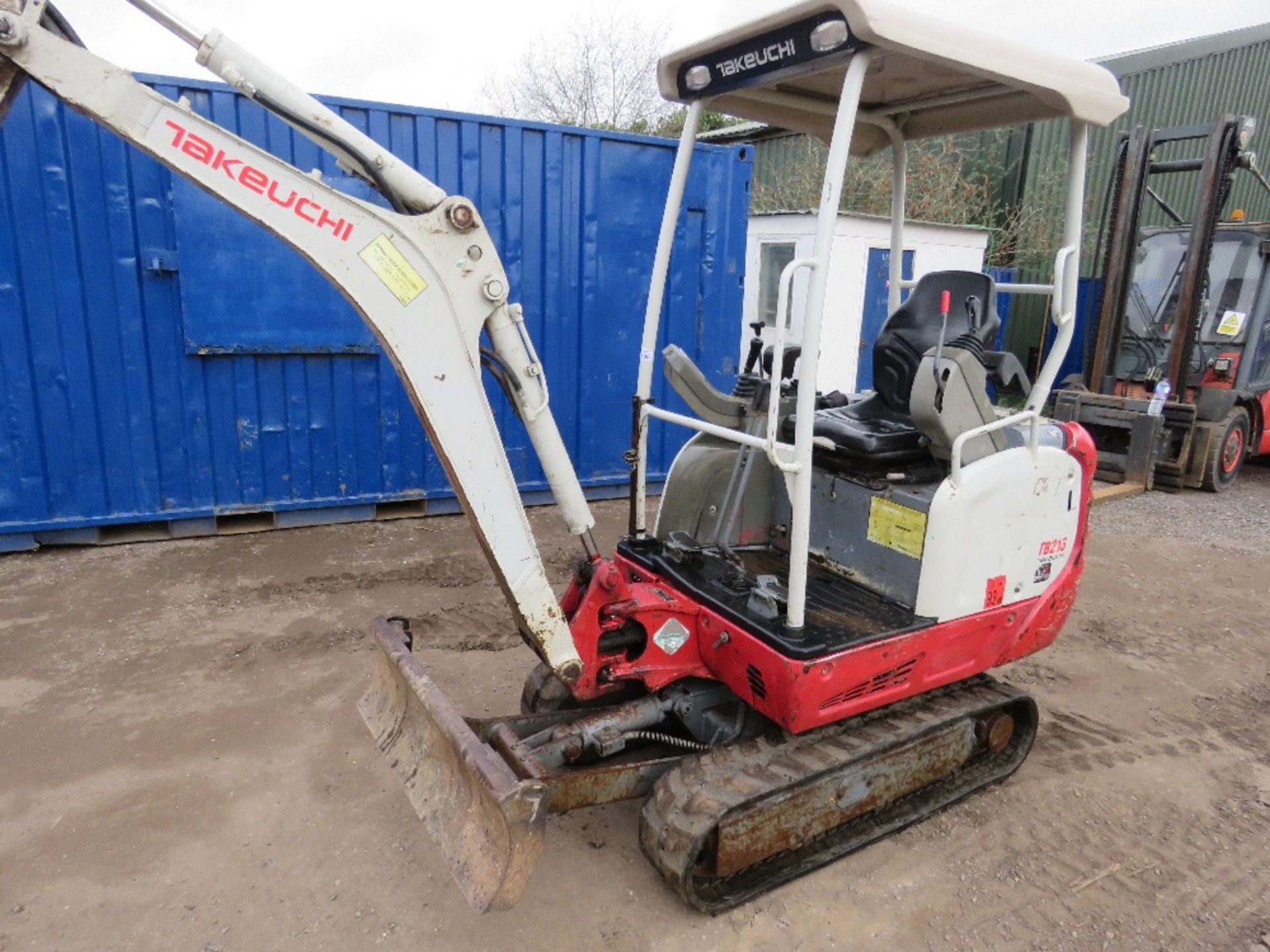 TAKEUCHI TB216 RUBBER TRACKED MINI EXCAVATOR YEAR 2020 BUILD. WITH ONE BUCKET, EXPANDING TRACKS SN