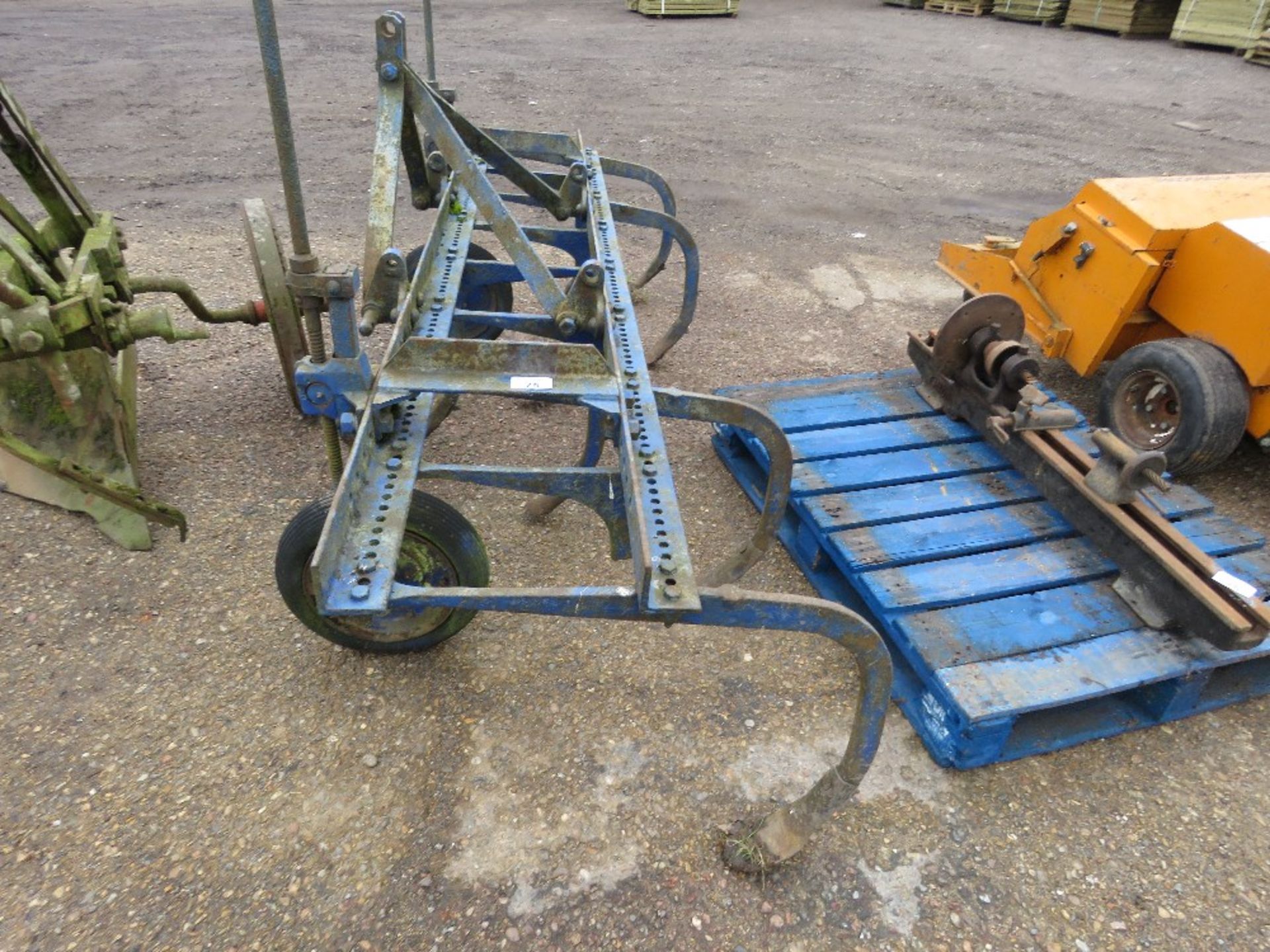 TRACTOR MOUNTED CULTIVATOR, 8FT WIDTH APPROX.....THIS LOT IS SOLD UNDER THE AUCTIONEERS MARGIN SCHEM - Image 2 of 4