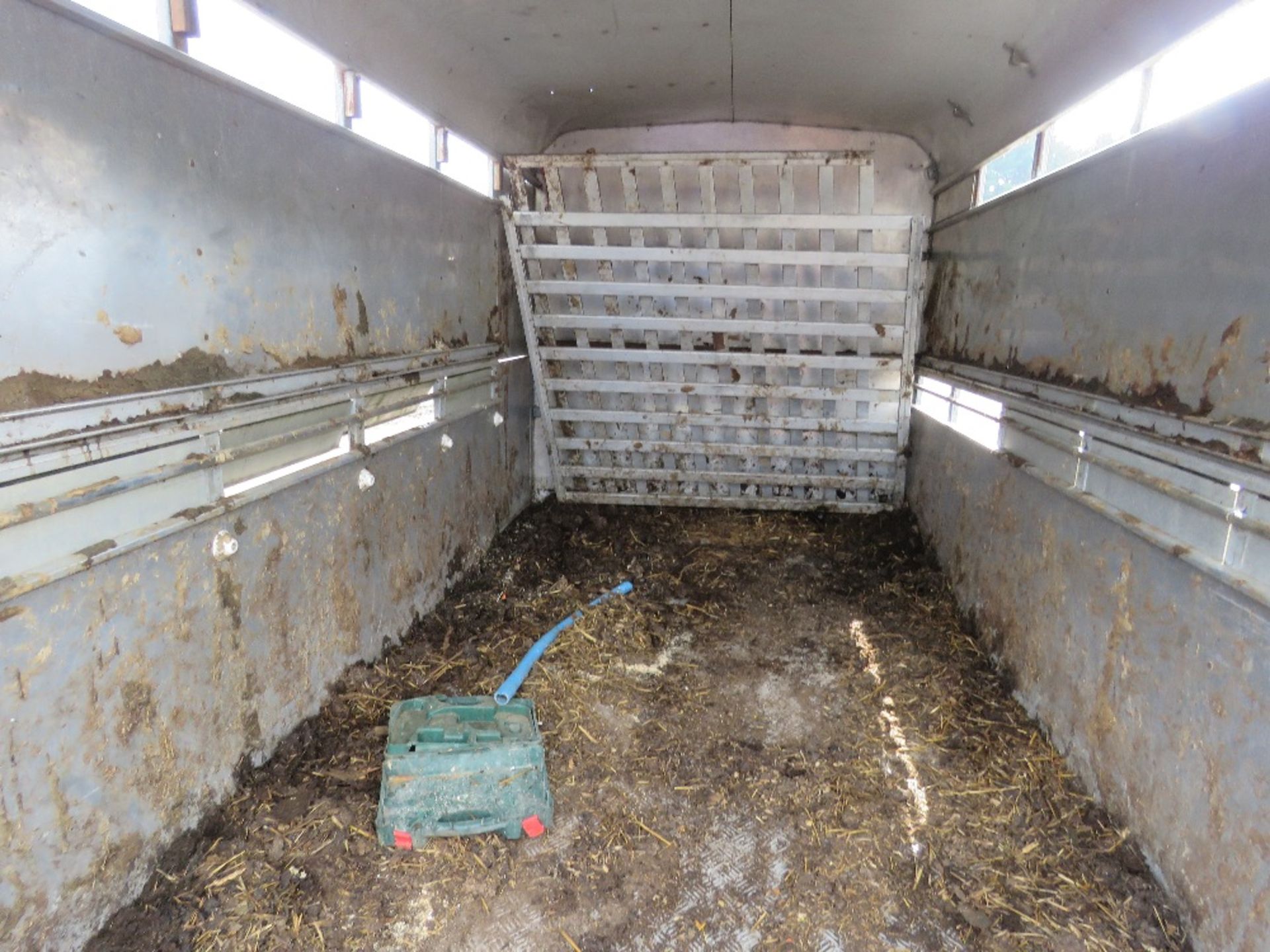 IFOR WILLIAMS TA510G-12 LIVESTOCK TRAILER WITH PARTITIONS AS SHOWN SN:SCK600000Y0288656. SOURCED FRO - Image 9 of 12