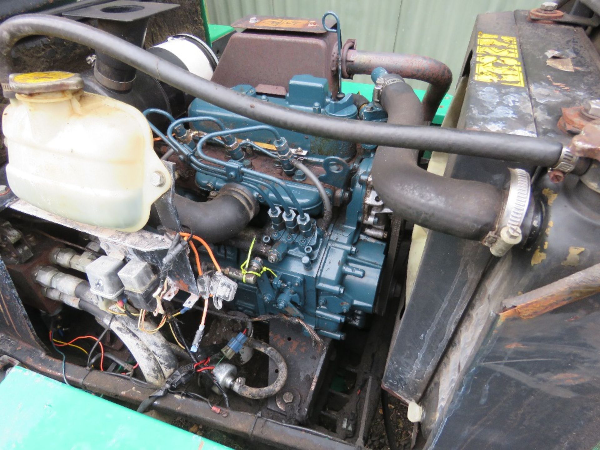 RANSOMES 213 TRIPLE RIDE ON CYLINDER MOWER WITH KUBOTA ENGINE. WHEN TESTED WAS SEEN TO RUN, DRIVE, M - Image 10 of 10
