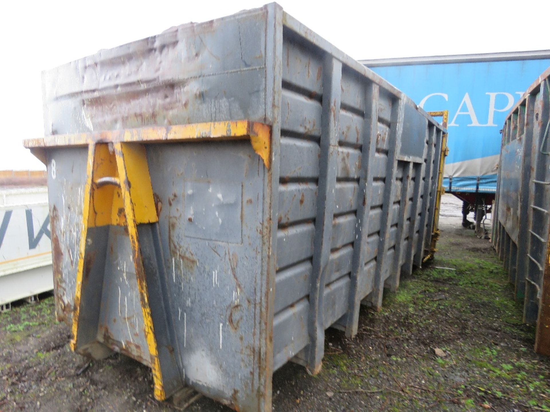 HOOK LOADER BIN, ROLLONOFF TYPE, 40YARD CAPACITY APPROX WITH FULL WIDTH REAR DOOR. DIRECT FROM LOCAL - Image 3 of 7