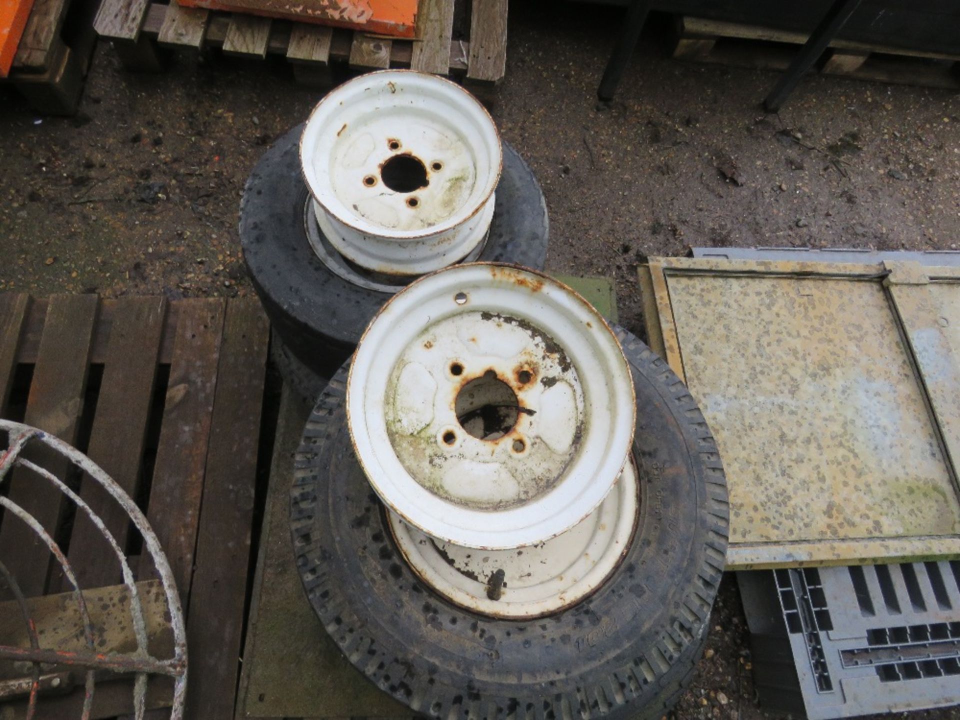 PALLET OF TRAILER WHEELS AND TYRES. - Image 3 of 3