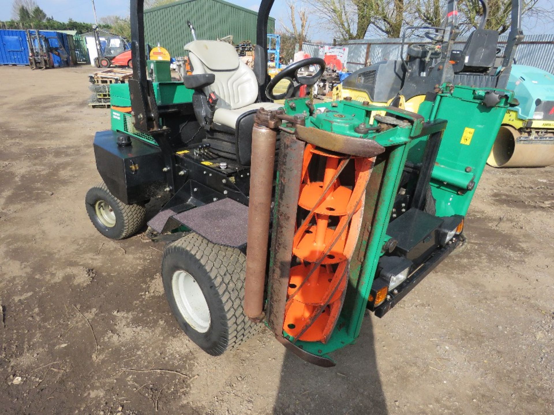 RANSOMES PARKWAY 2250 PLUS PROFESSIONAL TRIPLE RIDE ON MOWER, 4WD, 3300 REC HOURS. DIRECT FROM GOLF