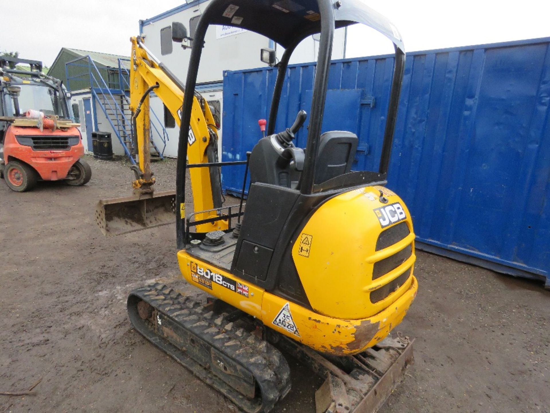 JCB 8018CTS RUBBER TRACKED MINI EXCAVATOR YEAR 2017, 1017 REC HOURS. WITH ONE BUCKET AND A POST HOLE - Image 5 of 12