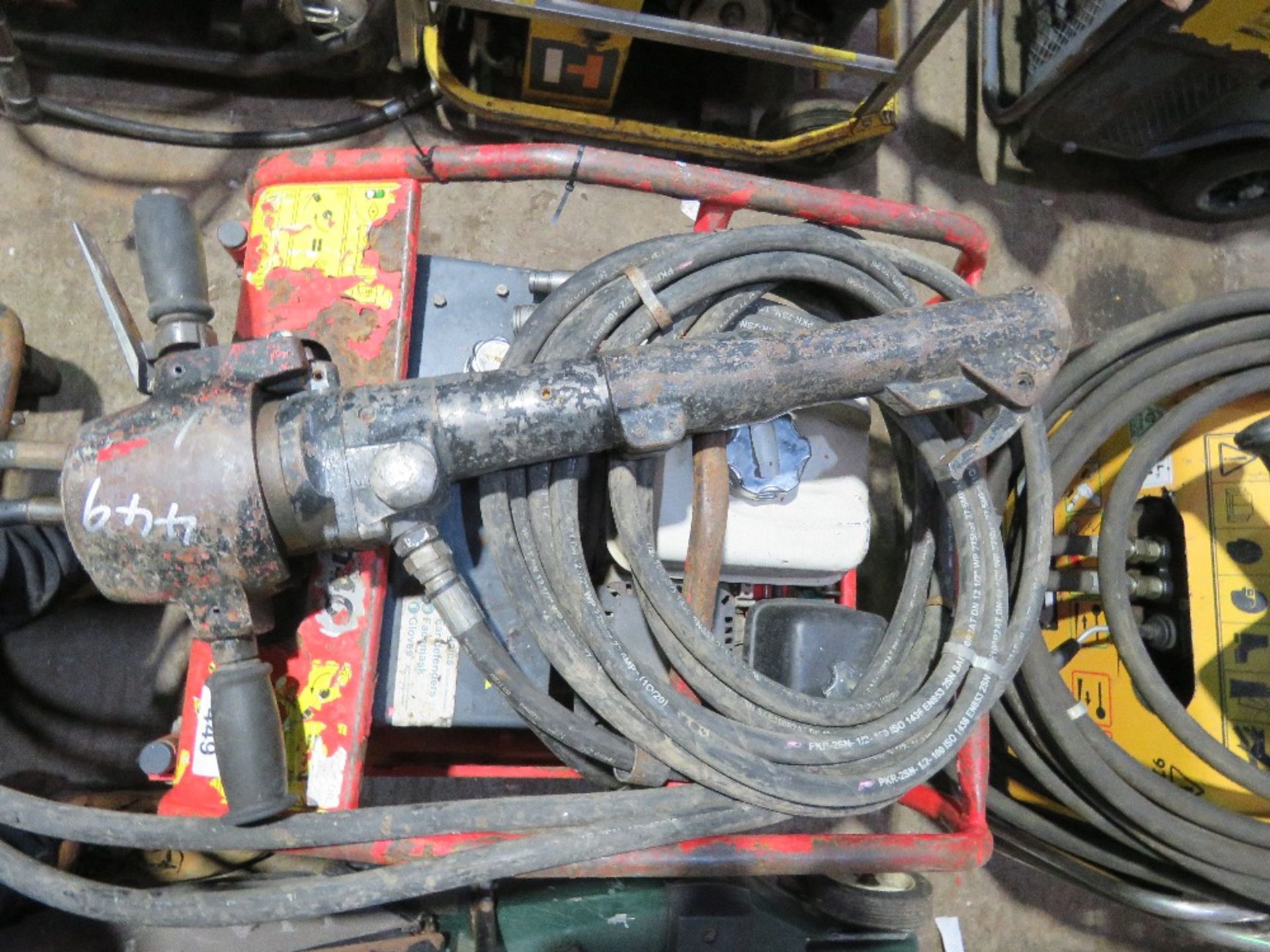 BELLE HYDRAULIC BREAKER PACK WITH HOSE AND GUN. - Image 5 of 6