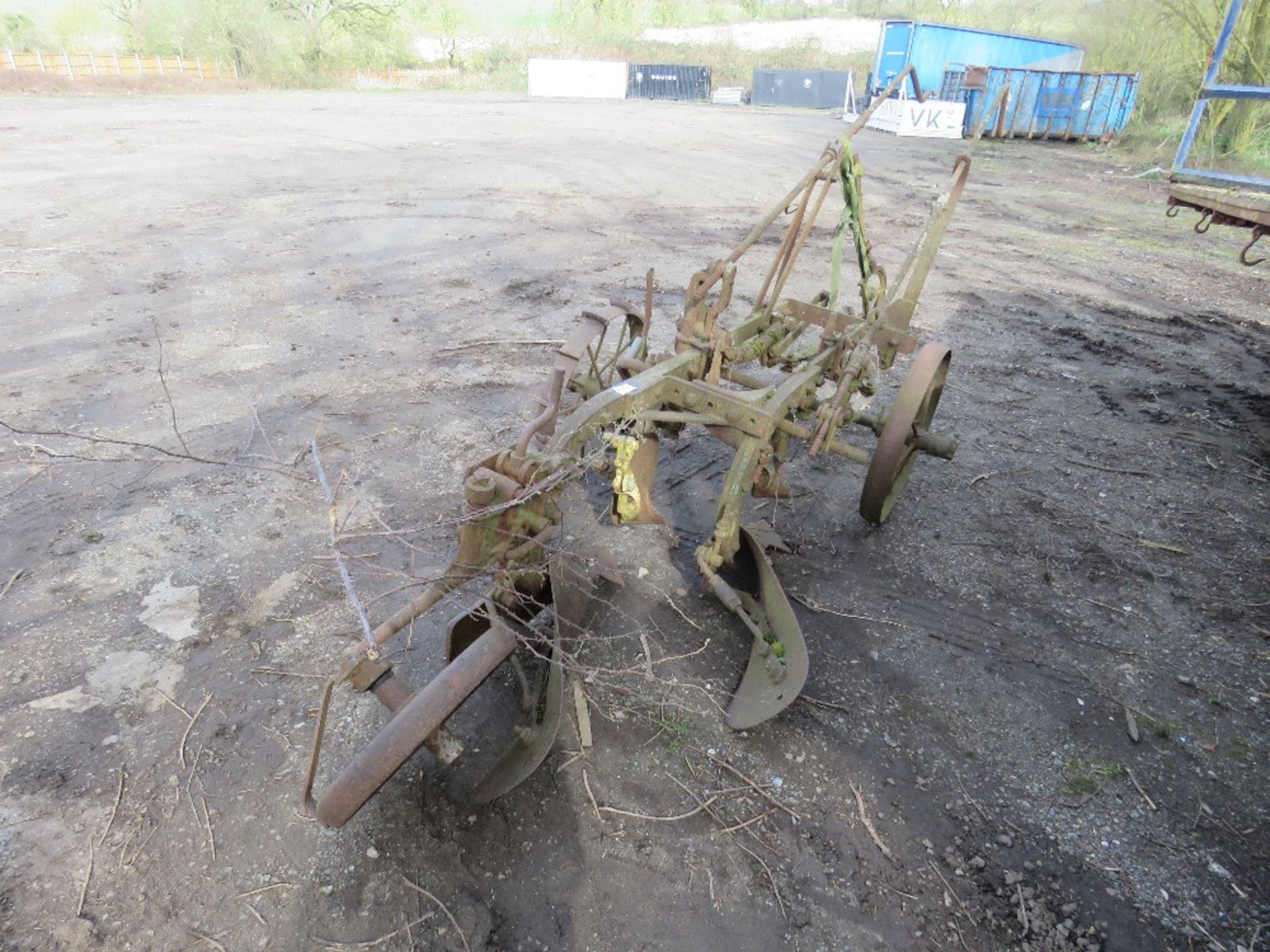 VINTAGE 2 FURROW TRAILED TRACTOR PLOUGH.....THIS LOT IS SOLD UNDER THE AUCTIONEERS MARGIN SCHEME, TH - Image 4 of 5