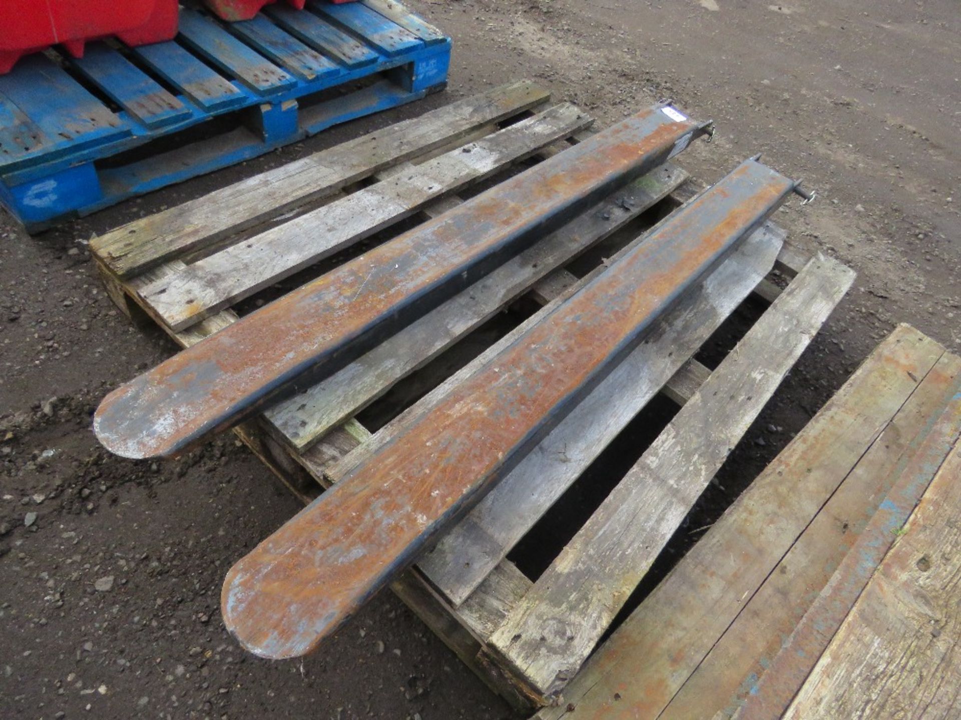 PAIR OF FORKLIFT EXTENSION TINES 5FT LENGTH APPROX. - Bild 2 aus 4