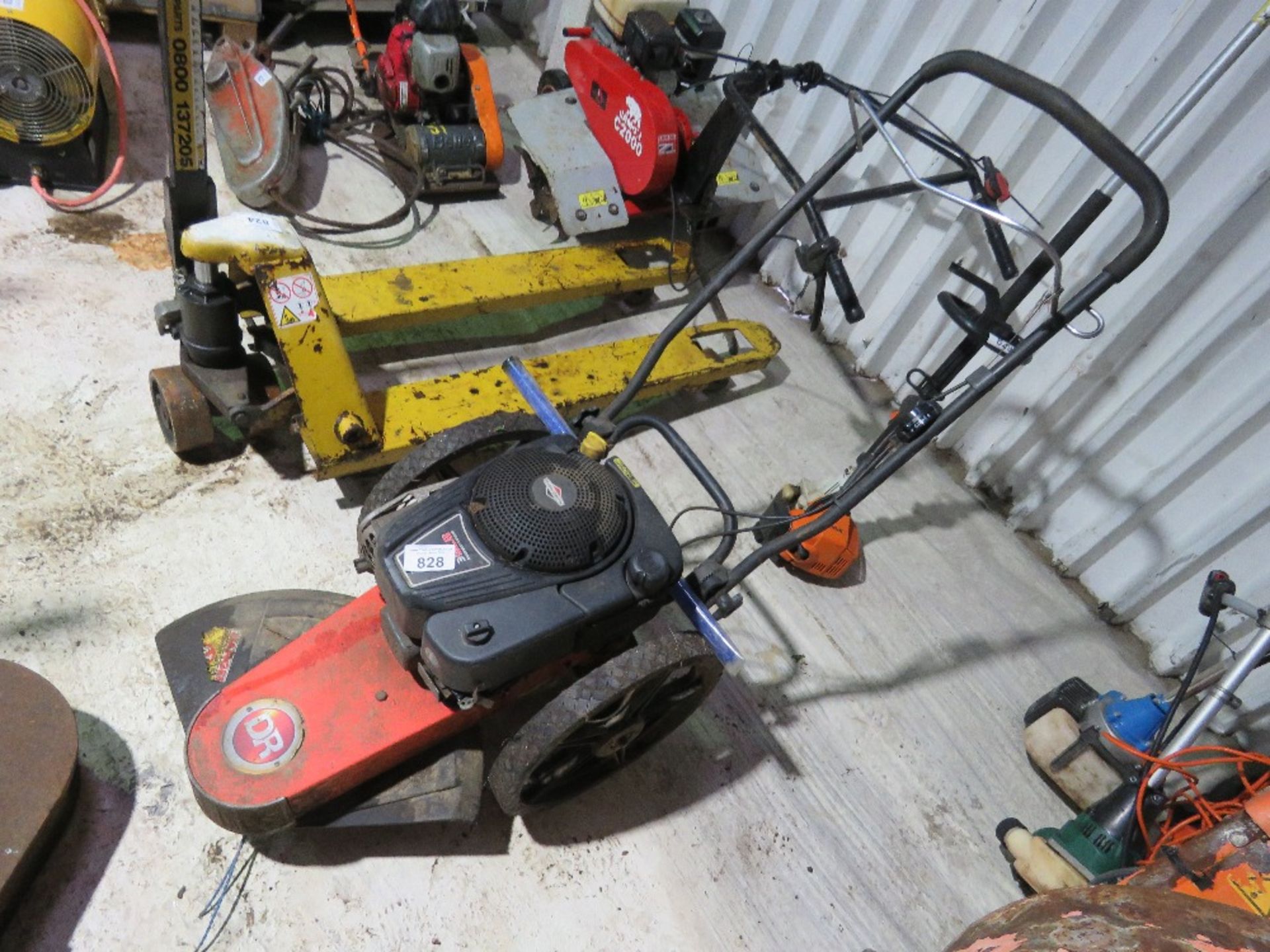 DR HEAVY DUTY PUSH ALONG STRIMMER WITH SPARE CORDS.....THIS LOT IS SOLD UNDER THE AUCTIONEERS MARGIN - Image 2 of 7