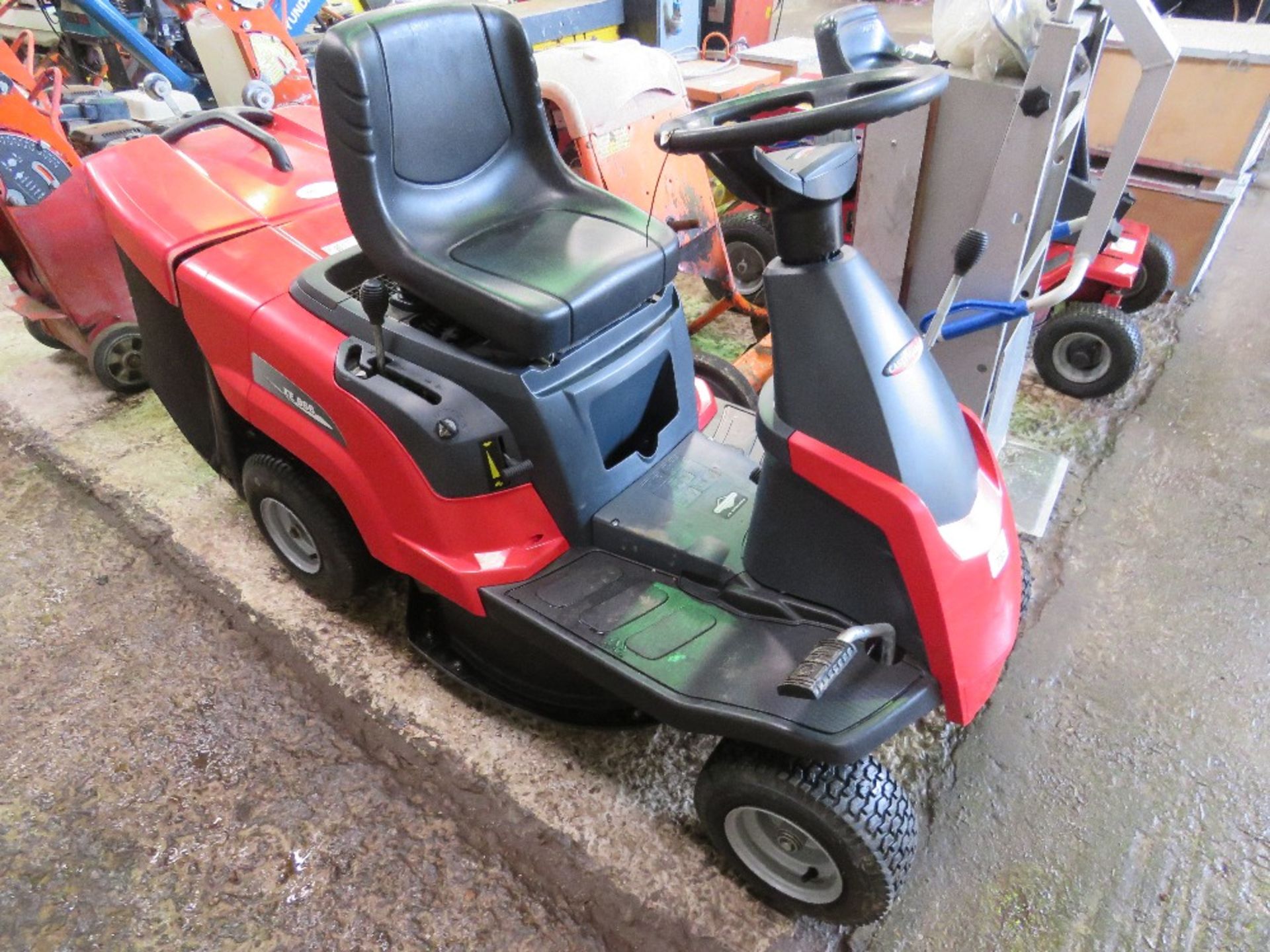 CASTLEGARDEN RIDE ON MOWER WITH COLLECTOR. WHEN TESTEDW AS SEEN TO RUN, DRIVE AND MOWERS TURNED..... - Image 2 of 7
