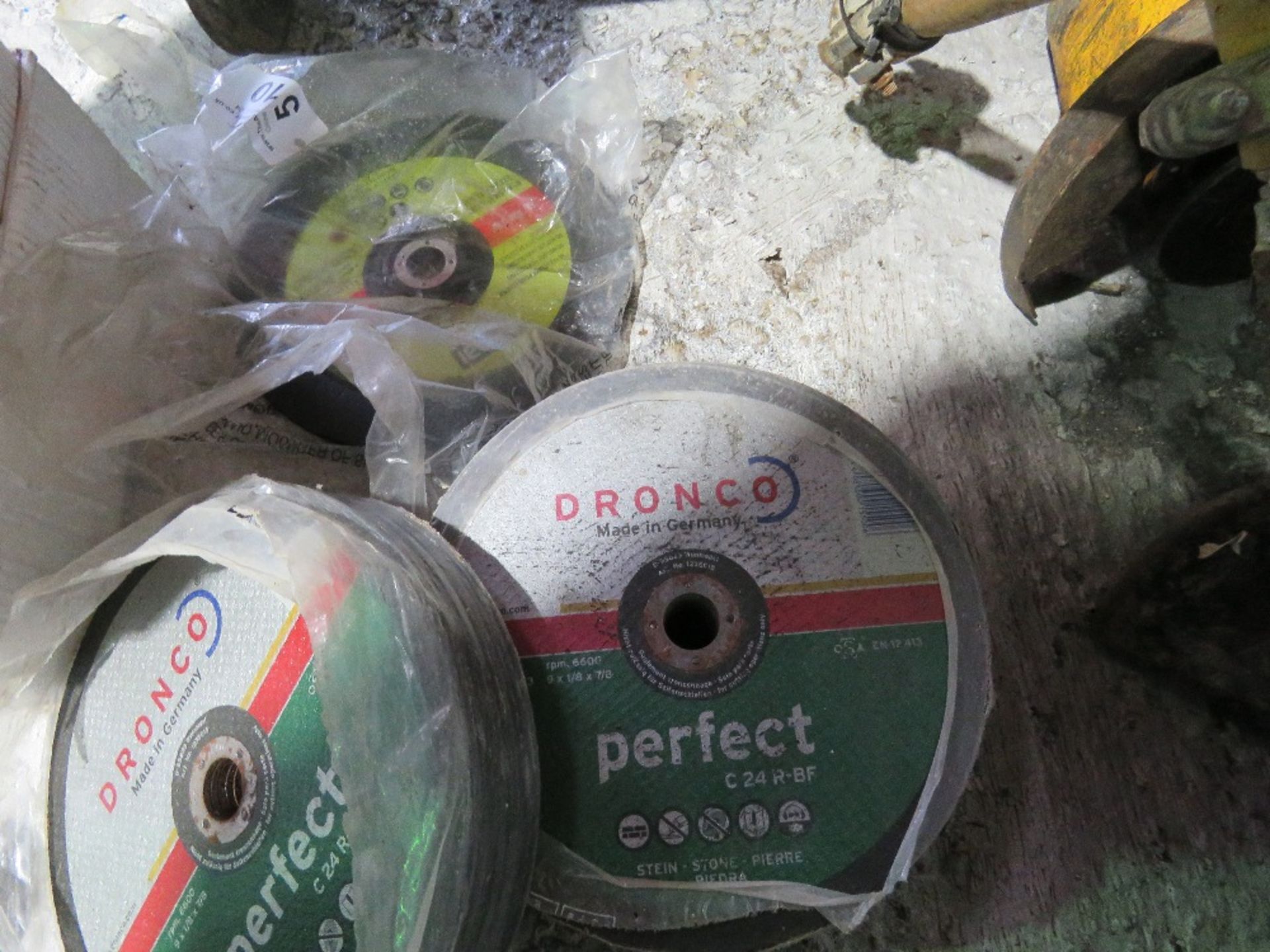 QUANTITY OF GRINDING AND CUTTING WHEELS. THIS LOT IS SOLD UNDER THE AUCTIONEERS MARGIN SCHEME, TH - Image 3 of 4