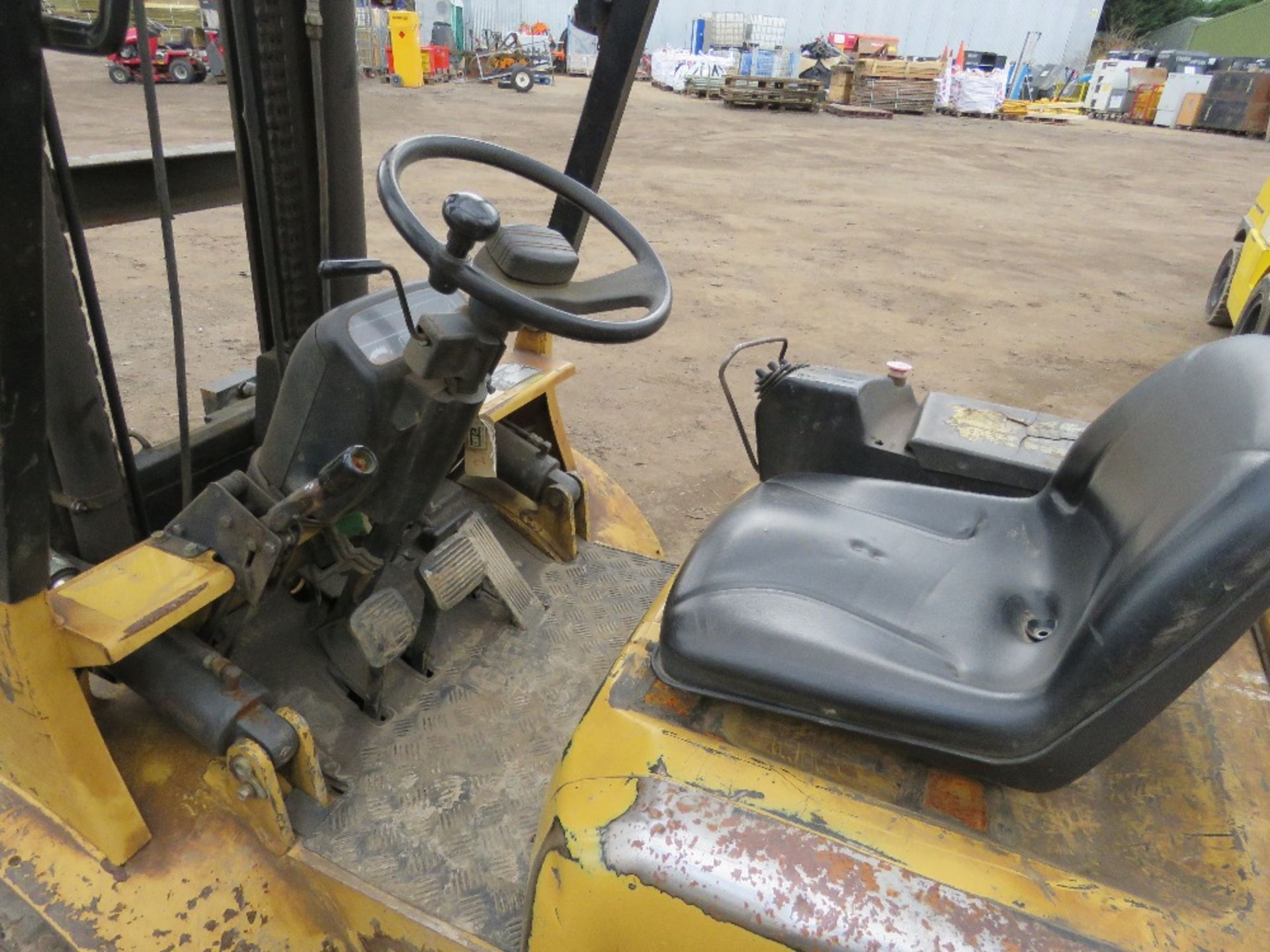 CATERPILLAR GP35A 3.5 TONNE GAS POWERED FORKLIFT TRUCK, SN:8AN10102 YEAR 1998 BUILD. 2.2M CLOSED MAS - Bild 5 aus 11