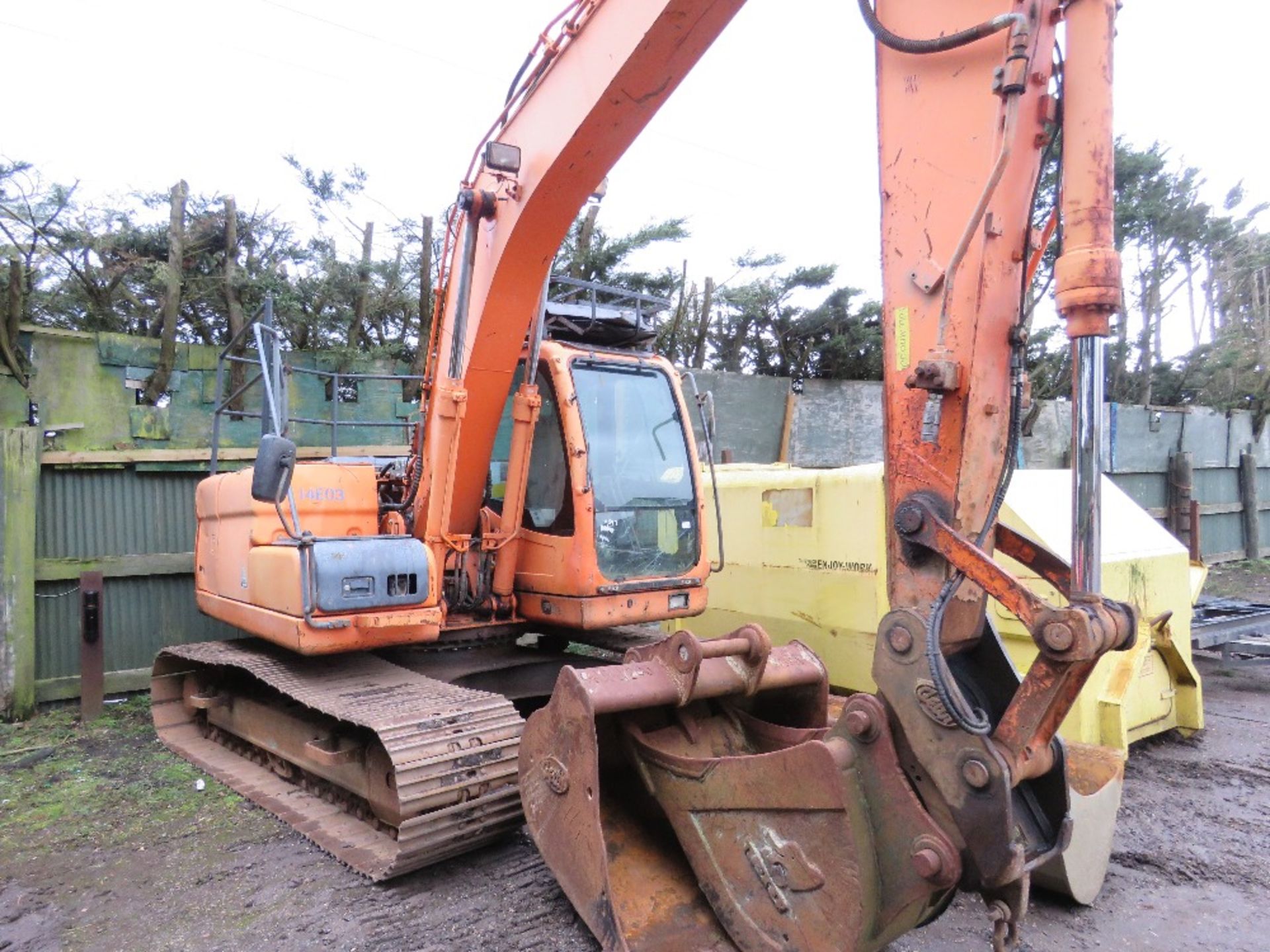 DOOSAN DX140LC STEEL TRACKED 14 TONNE EXCAVATOR, YEAR 2009 BUILD. 11,593 REC HOURS. 3NO BUCKETS. SN: - Image 2 of 18