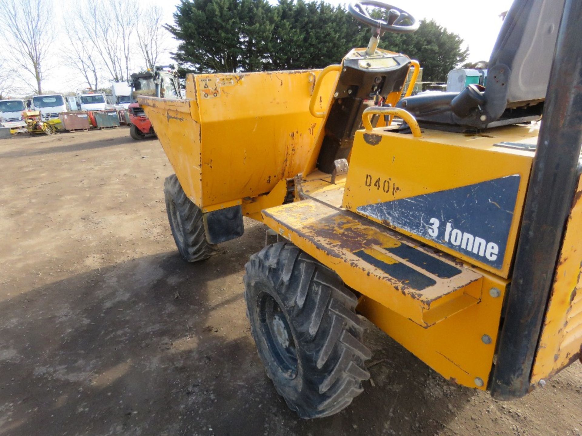 THWAITES 3 TONNE STRAIGHT TIP DUMPER YEAR 2014. 1688 REC HRS SN:SLCM570Z1408C8990. PN:401 DIRECT F - Image 4 of 10