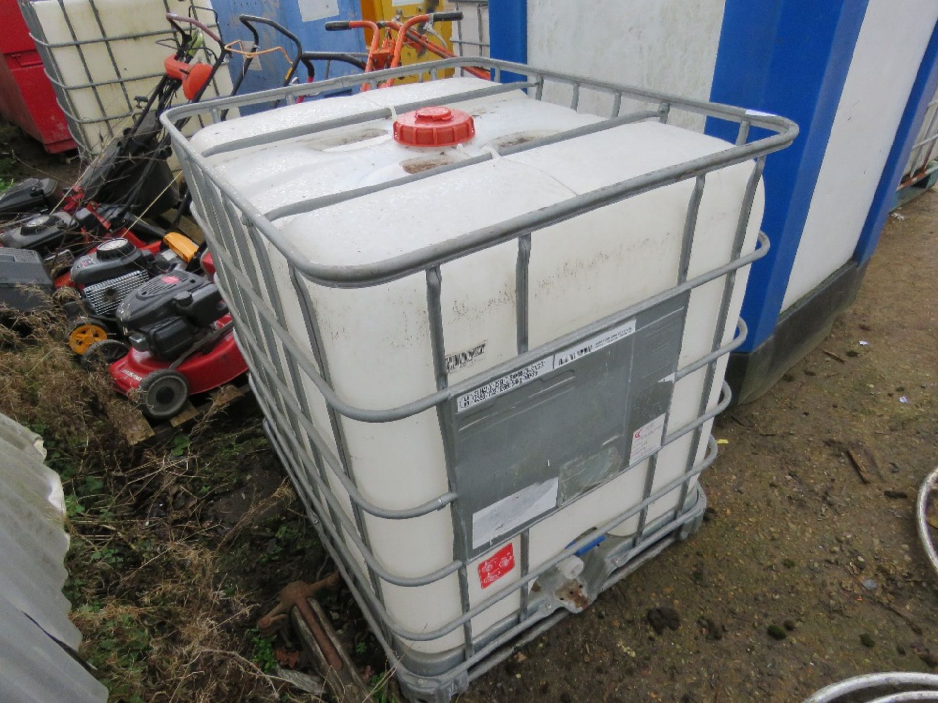 IBC PLASTIC PALLET TANK. THIS LOT IS SOLD UNDER THE AUCTIONEERS MARGIN SCHEME, THEREFORE NO VAT W - Image 2 of 2