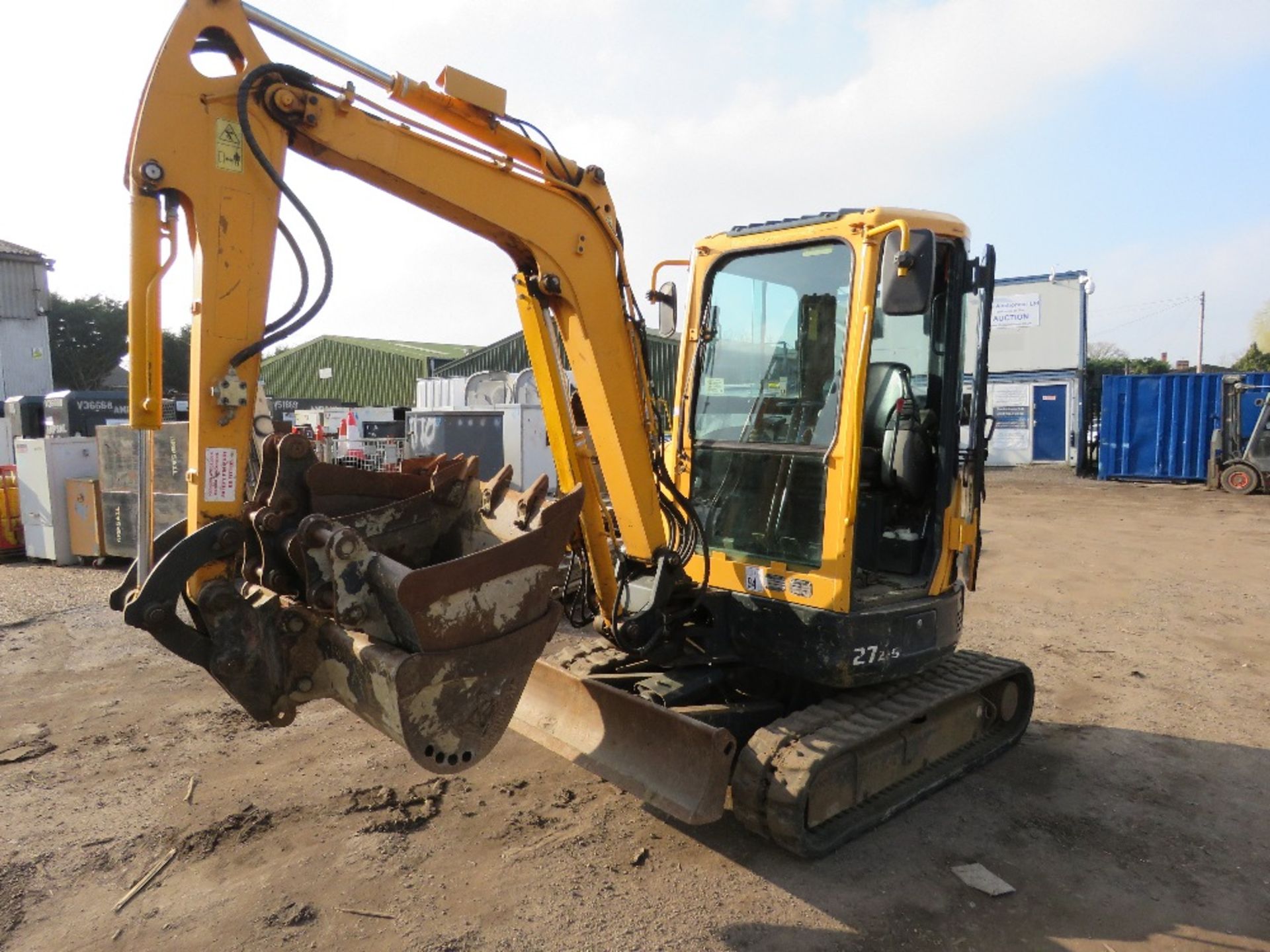 HYUNDAI ROBEX 27Z-9 RUBBER TRACKED EXCAVATOR YEAR 2015 BUILD. 2573 REC HOURS. 4NO BUCKETS WITH A MAN - Image 4 of 20