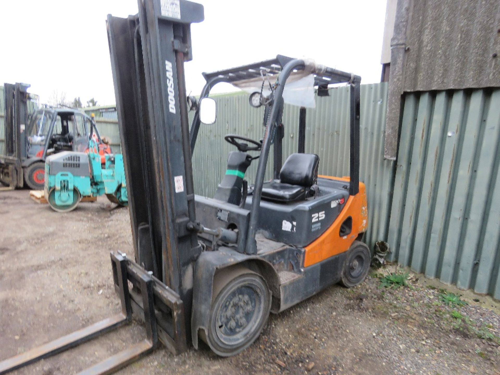 DOOSAN 25s 2.5TONNE CAPACITY DIESEL POWERED FORKLIFT TRUCK SN:QC-00404, 6004 REC HOURS, YEAR 2008 BU - Bild 2 aus 9