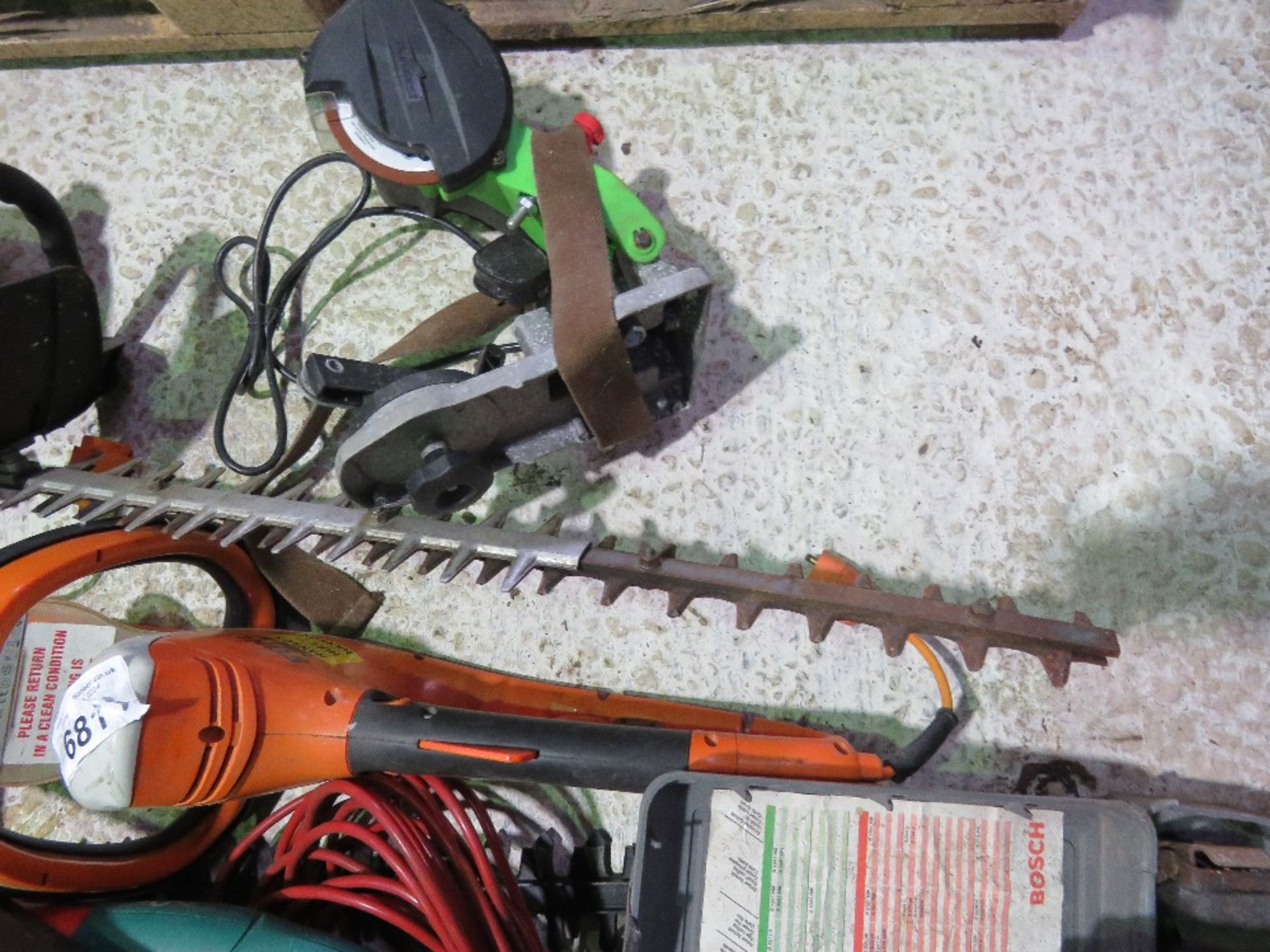 2 X PETROL HEDGE CUTTERS PLUS 2 X ELECTRIC HEDGE CUTTERS AND A CHAINSAW SHARPENER. - Image 6 of 14