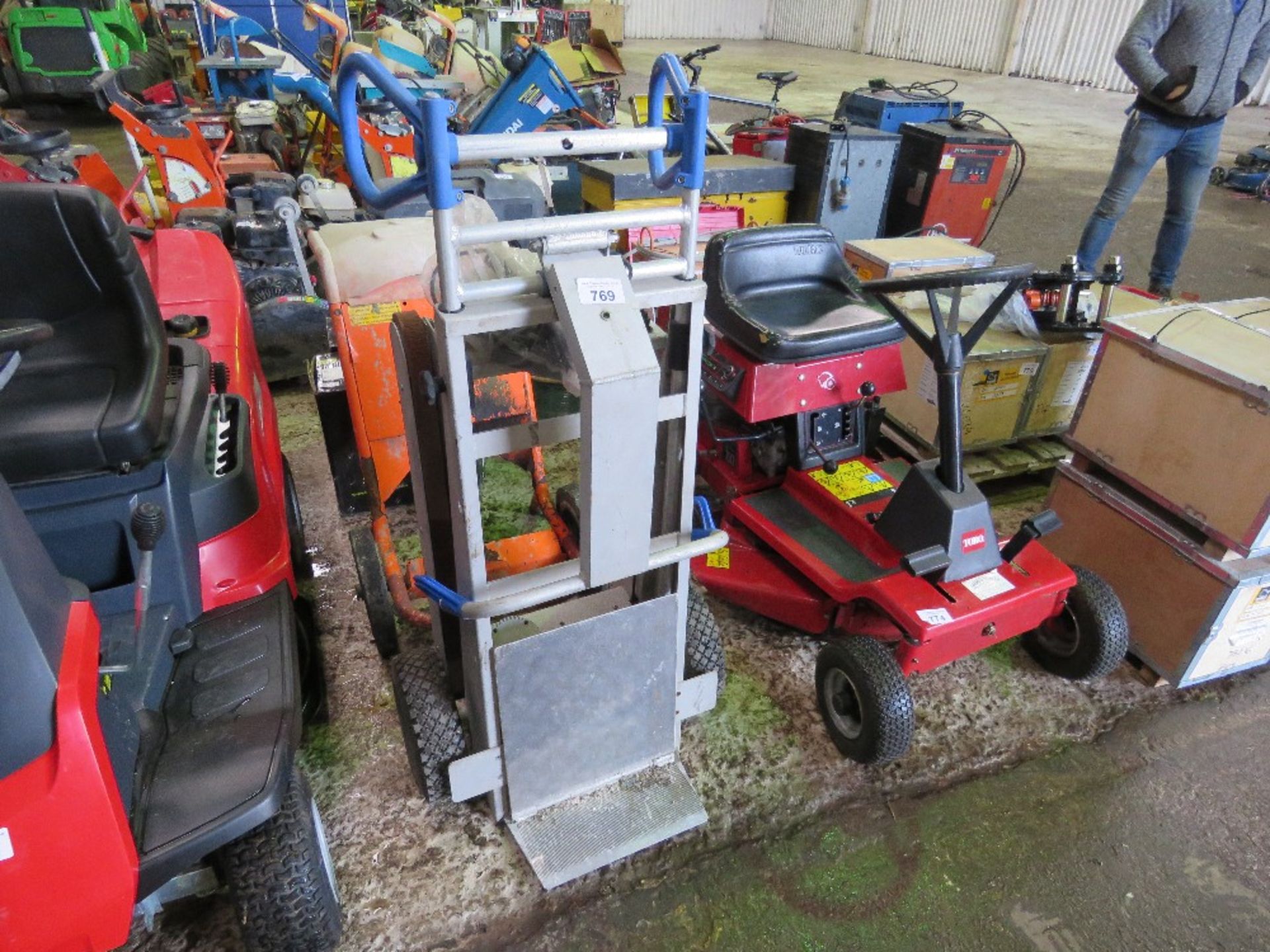 ALUMINIUM POWERED STAIR LIFT BARROW WITH CHARGER.