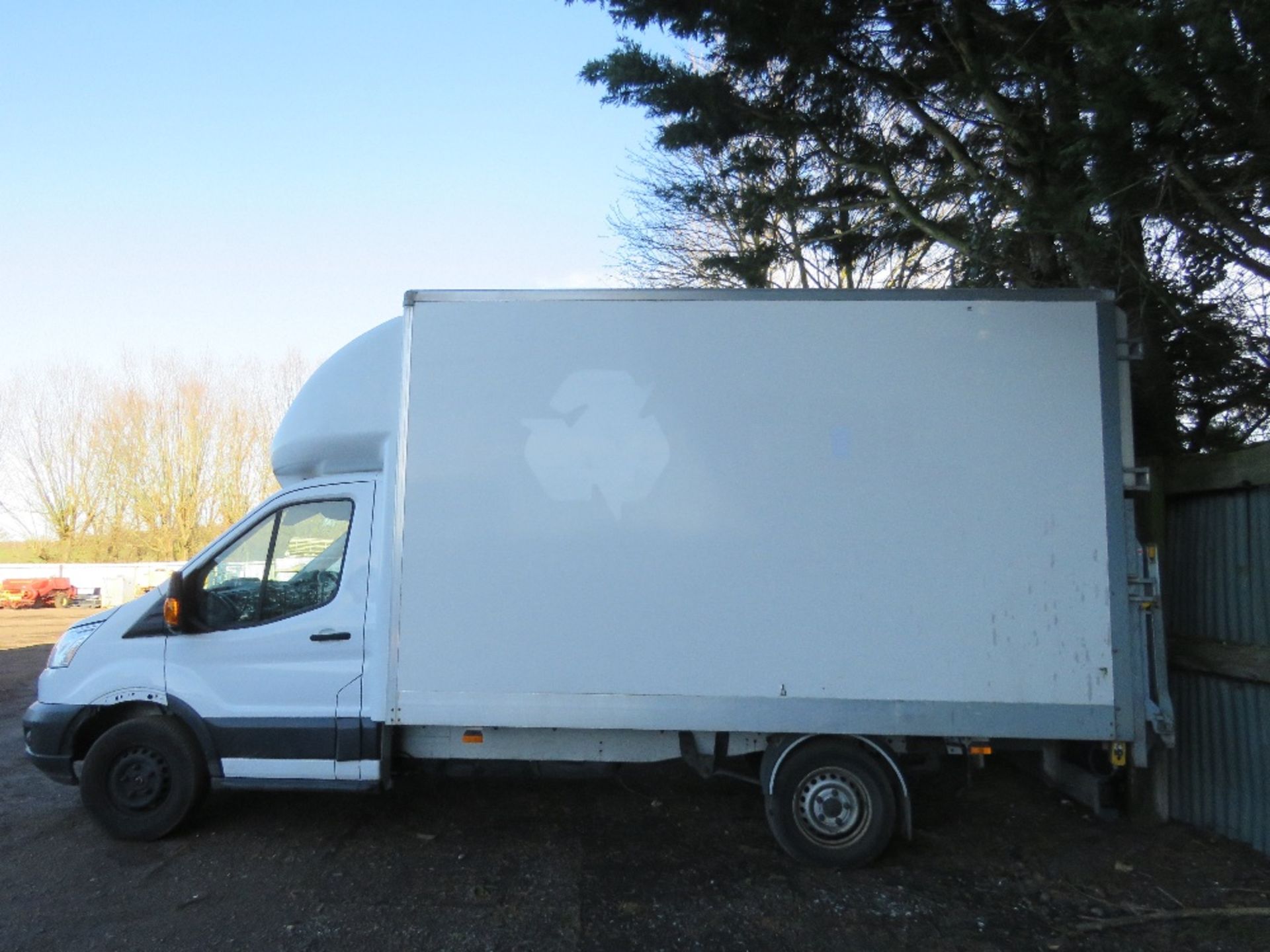 FORD TRANSIT 350 LUTON BOX VAN WITH TAIL LIFT. REG:PN68 UTP. WITH MOT UNTIL 31/10/24. V5 DOCUMENT, - Image 4 of 12