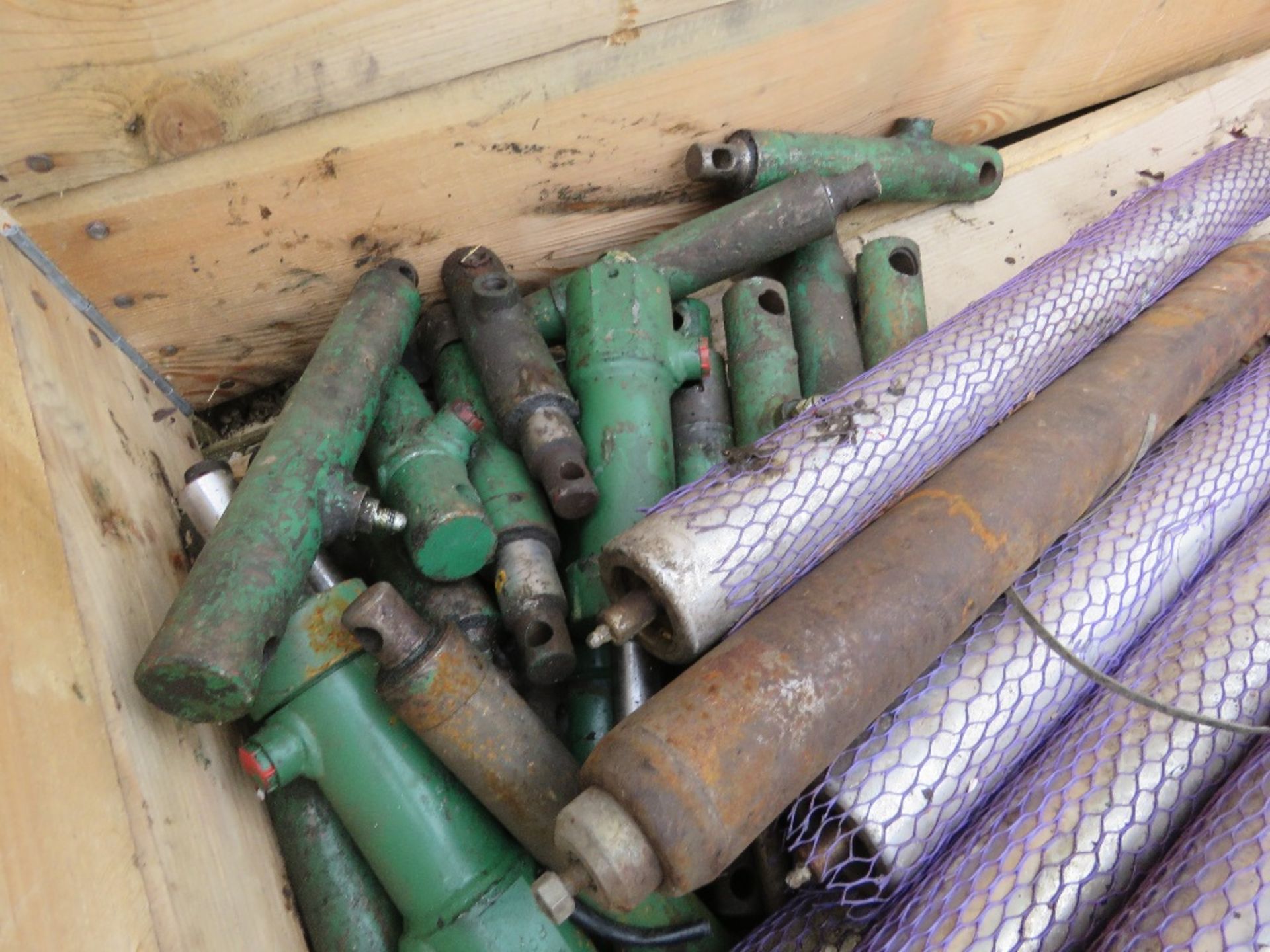 STILLAGE OF CYLINDER MOWER ROLLERS AND RAMS. - Image 2 of 6