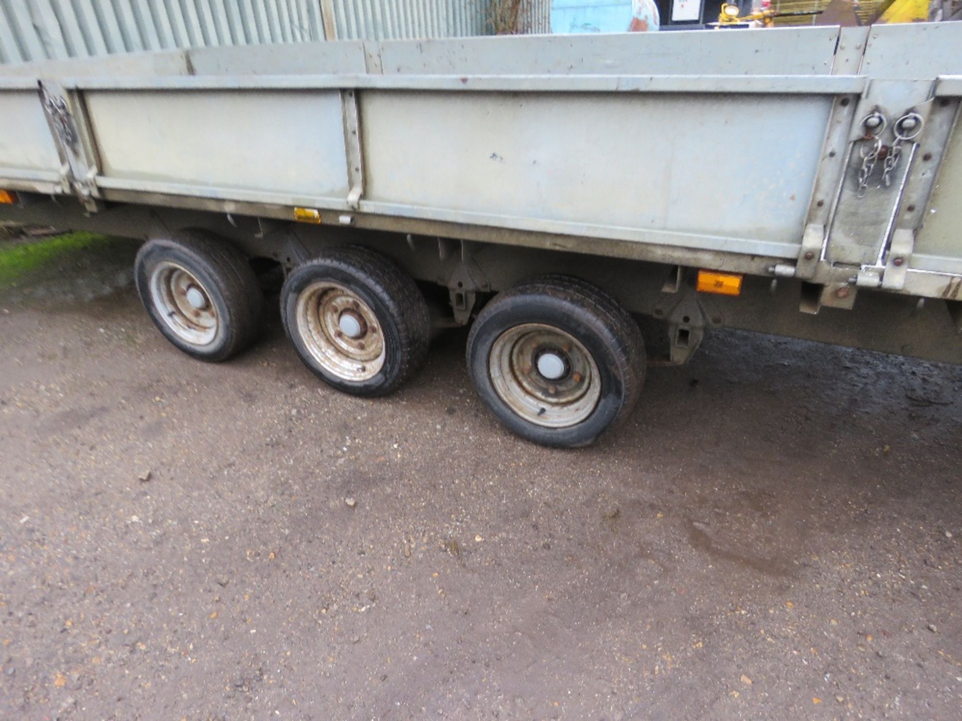 IFOR WILLIAMS LM186G3 TRIAXLED PLANT TRAILER. 18FT LENGTH X 6FT WIDTH WITH SIDES. SN:SCK800000C50854 - Image 5 of 13